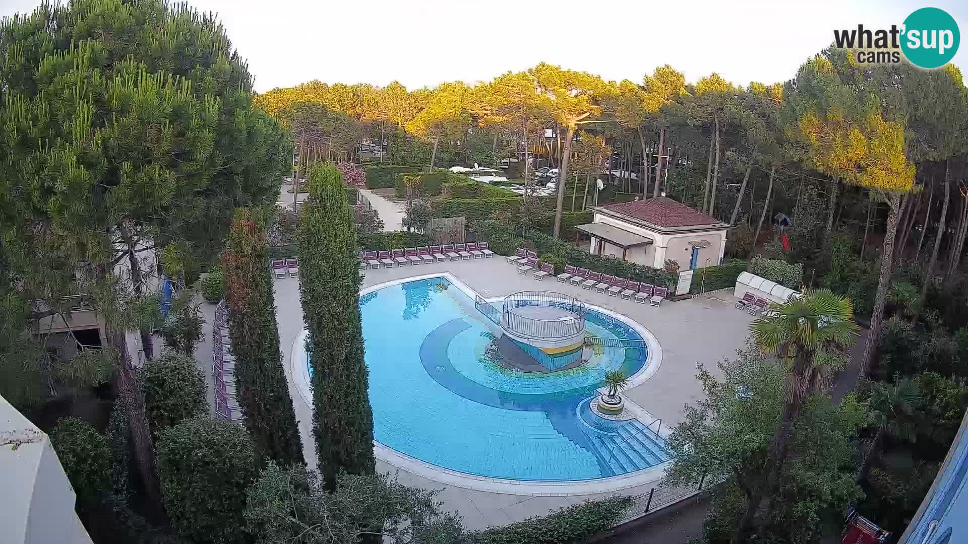 Villaggio Mare Blu bazen UŽIVO web kamera Bibione Pineda – Italija