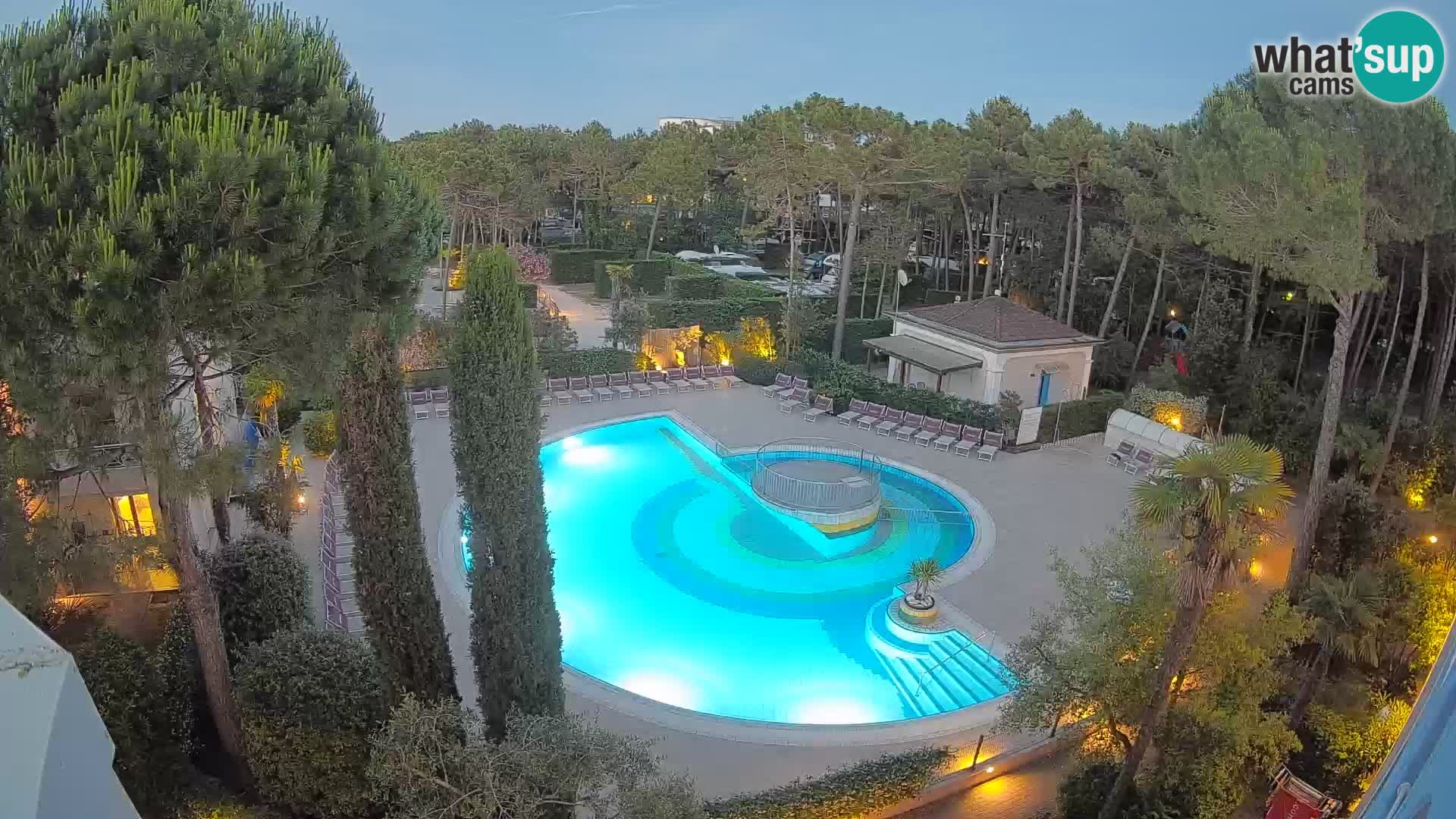 Villaggio Mare Blu bazen UŽIVO web kamera Bibione Pineda – Italija