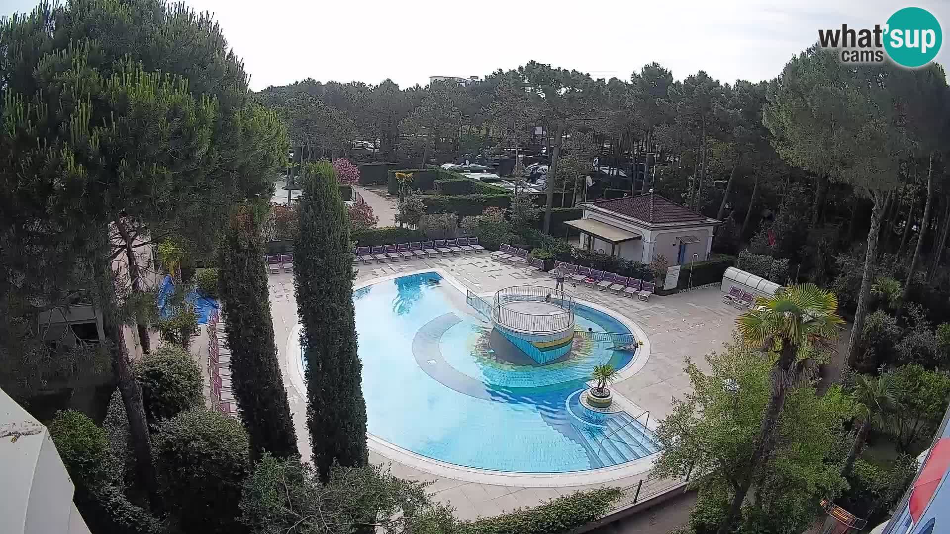 Villaggio Mare Blu bazen UŽIVO web kamera Bibione Pineda – Italija