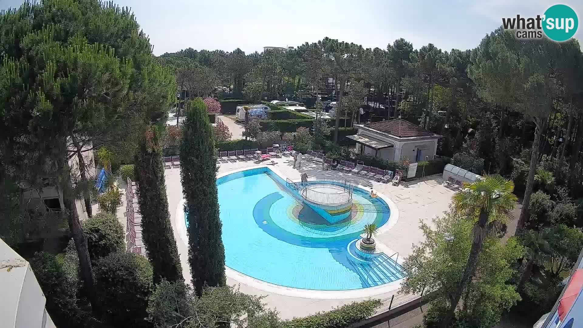 Villaggio Mare Blu bazen UŽIVO web kamera Bibione Pineda – Italija