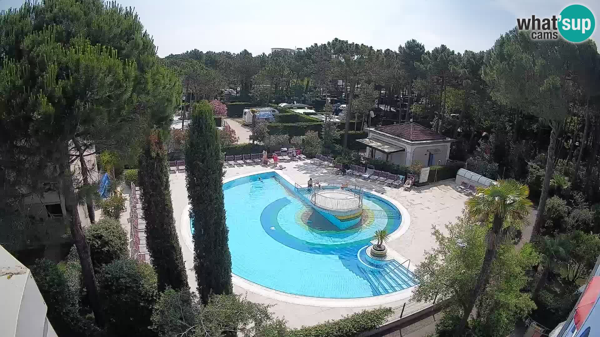 Villaggio Mare Blu bazen UŽIVO web kamera Bibione Pineda – Italija
