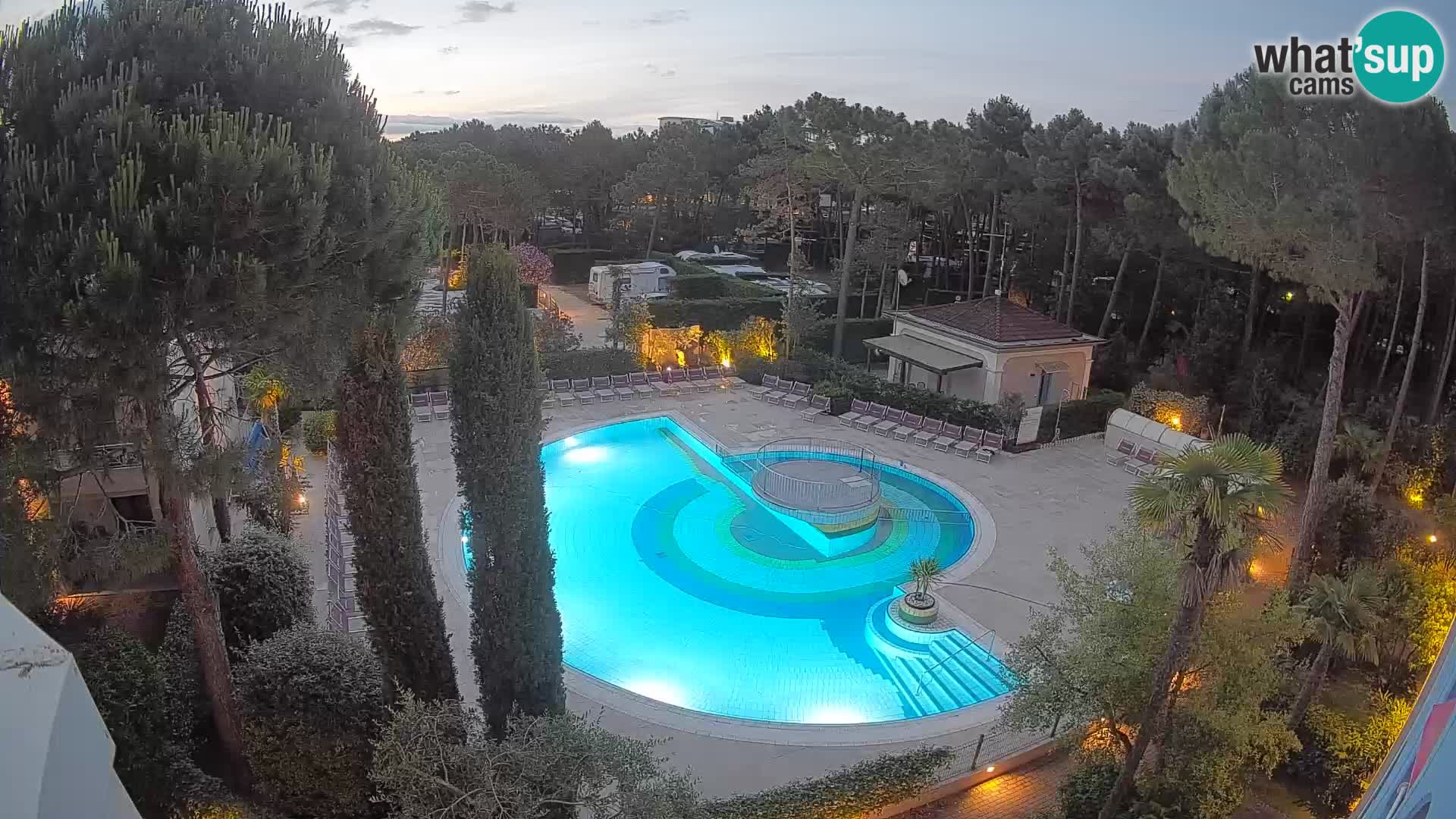 Villaggio Mare Blu bazen Spletna kamera V živo Bibione Pineda – Italija
