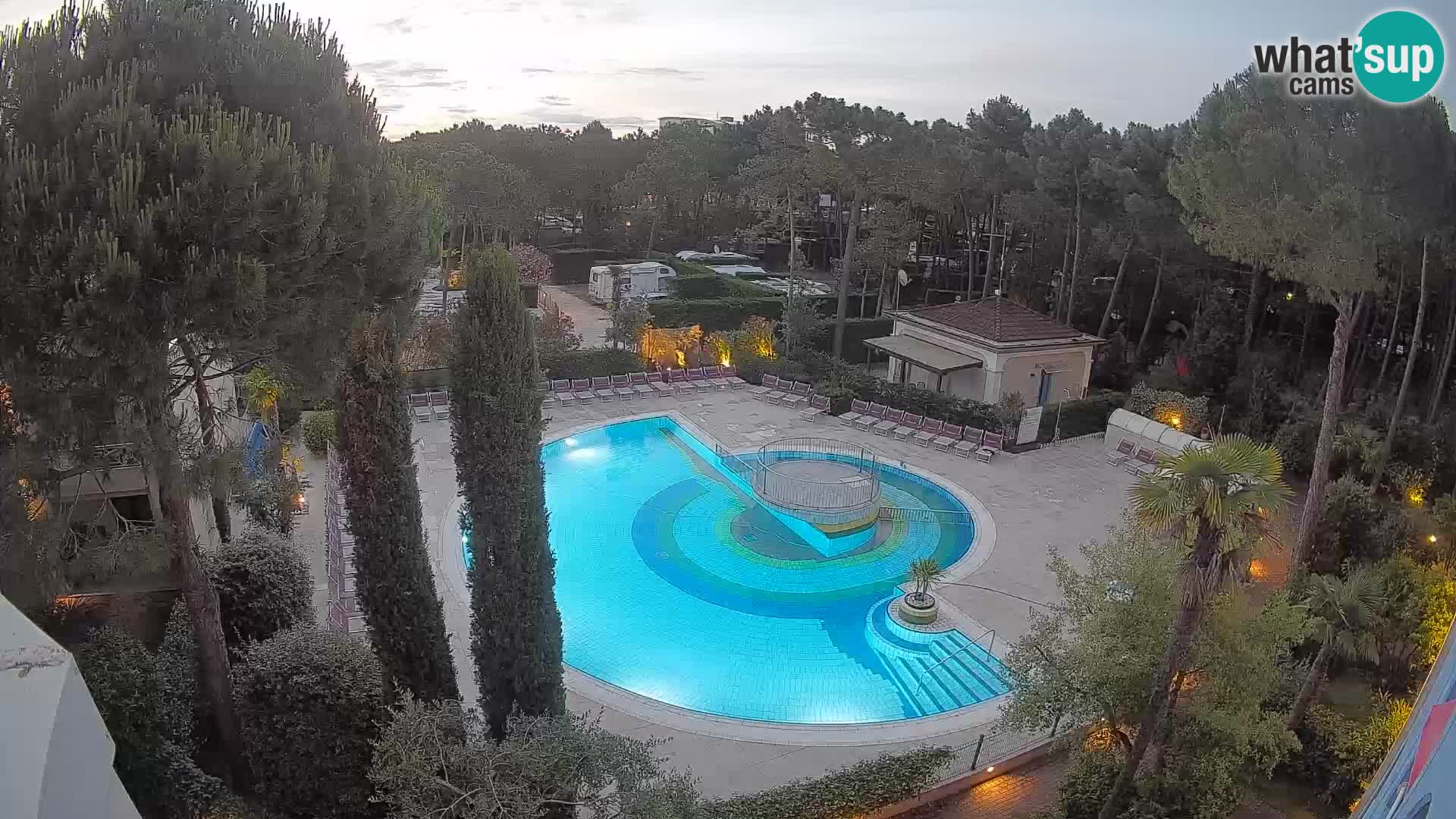 Villaggio Mare Blu bazen UŽIVO web kamera Bibione Pineda – Italija