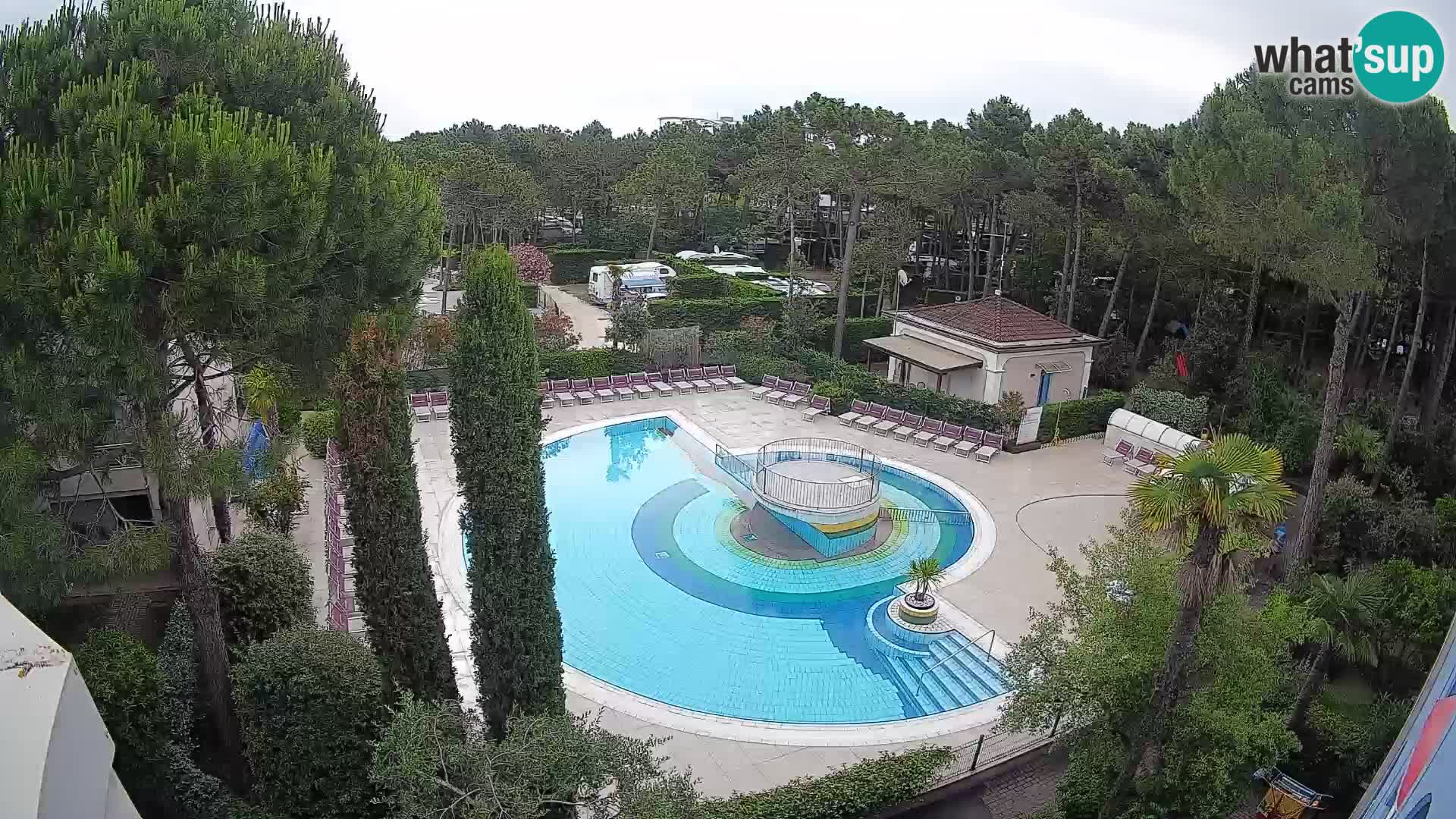 Villaggio Mare Blu bazen UŽIVO web kamera Bibione Pineda – Italija