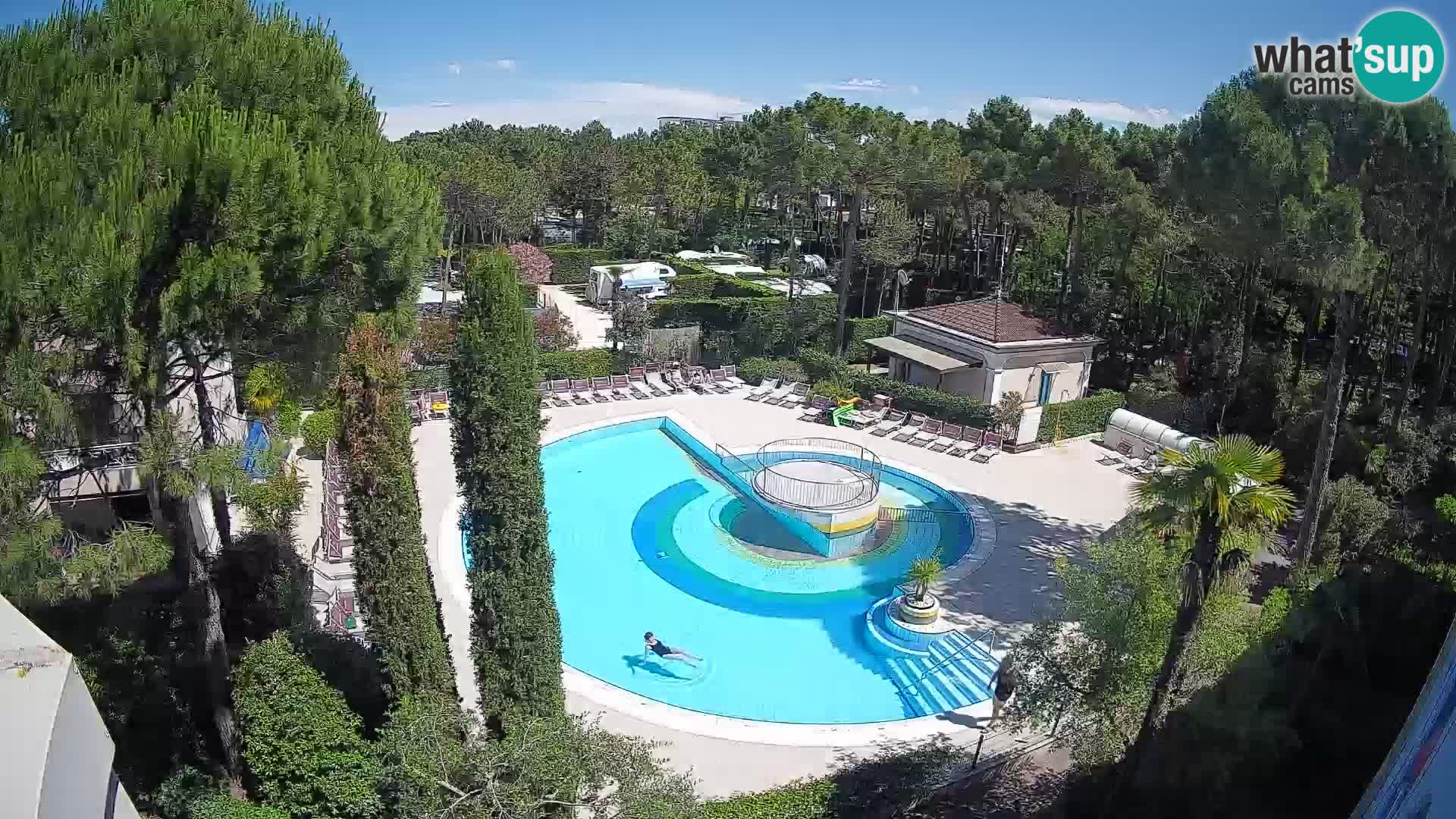Villaggio Mare Blu bazen Spletna kamera V živo Bibione Pineda – Italija
