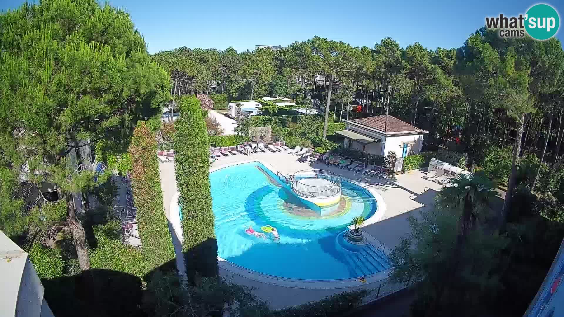 Villaggio Mare Blu bazen UŽIVO web kamera Bibione Pineda – Italija