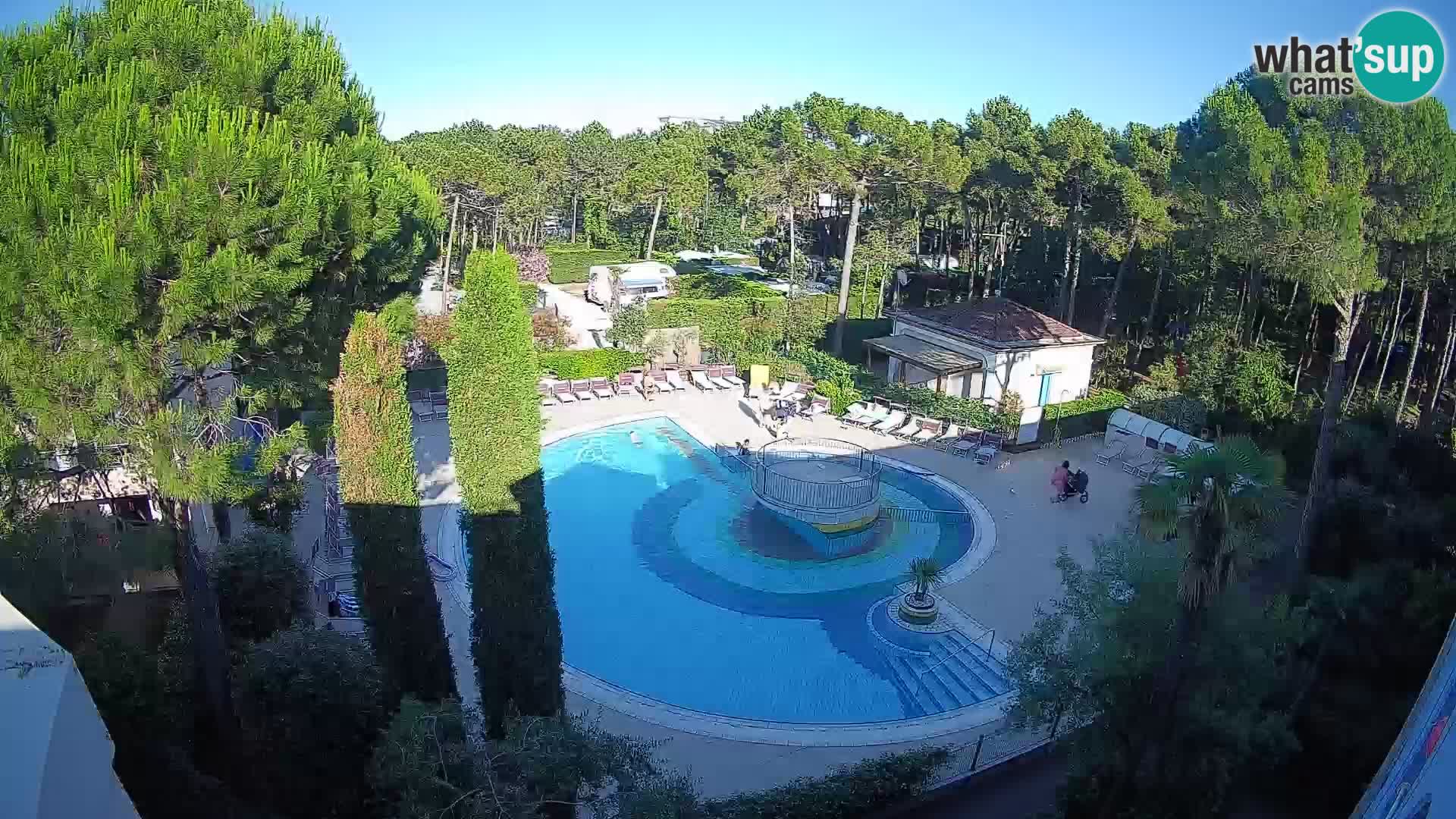 Villaggio Mare Blu bazen UŽIVO web kamera Bibione Pineda – Italija