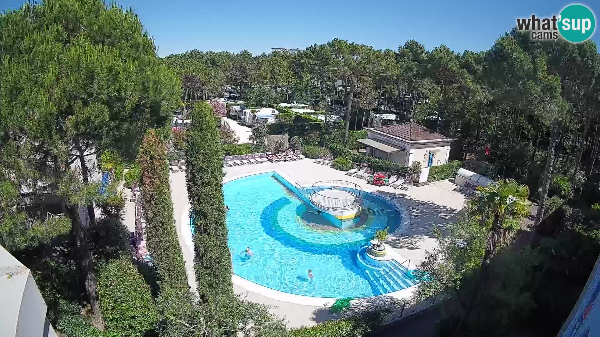 Villaggio Mare Blu bazen UŽIVO web kamera Bibione Pineda – Italija