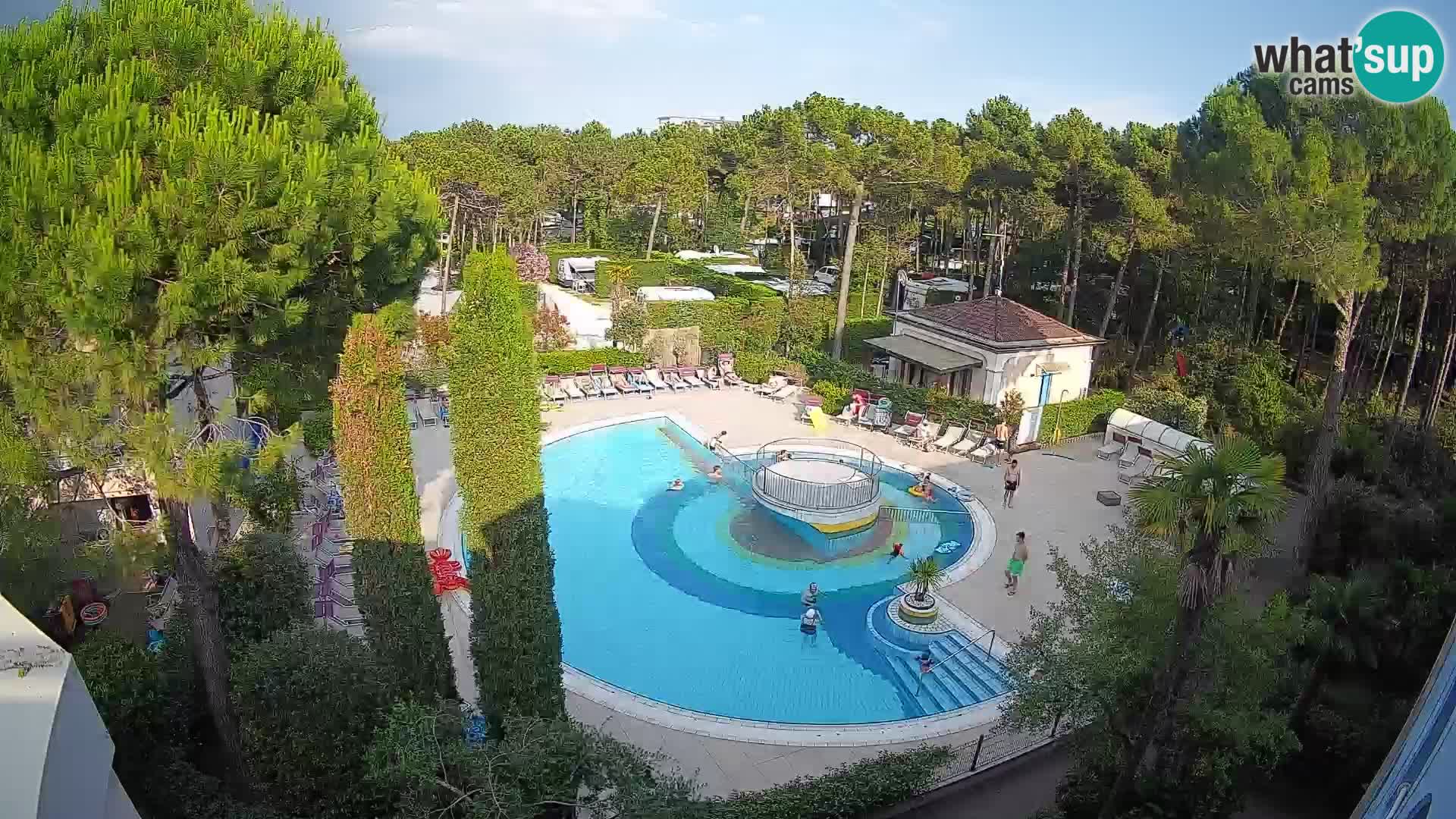 Villaggio Mare Blu bazen UŽIVO web kamera Bibione Pineda – Italija