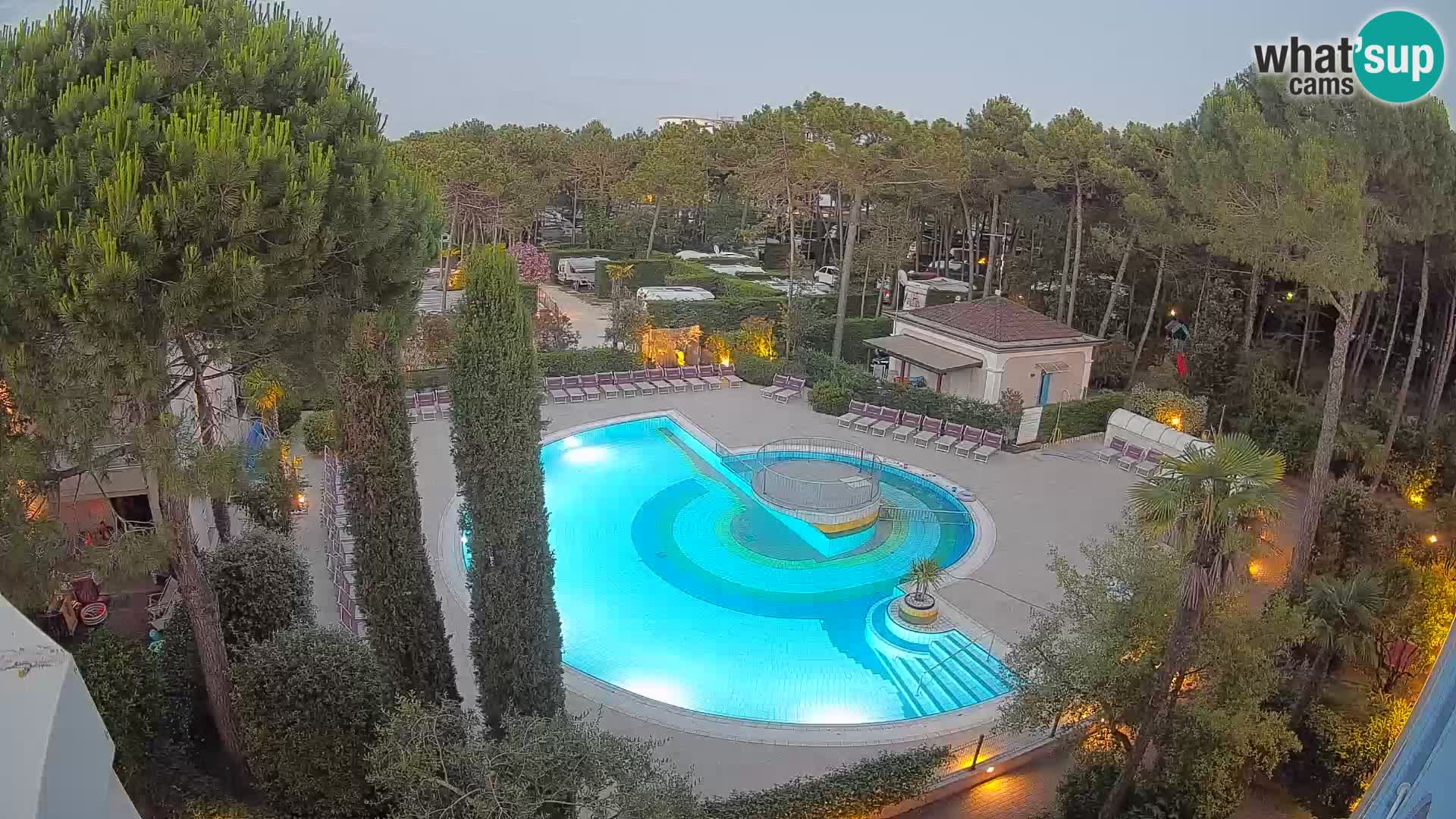 Villaggio Mare Blu bazen UŽIVO web kamera Bibione Pineda – Italija