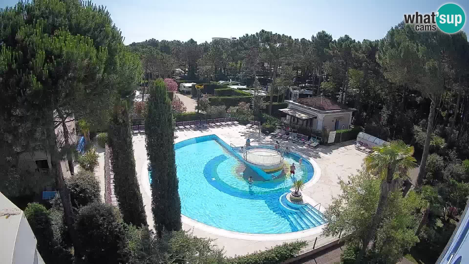 Villaggio Mare Blu bazen UŽIVO web kamera Bibione Pineda – Italija