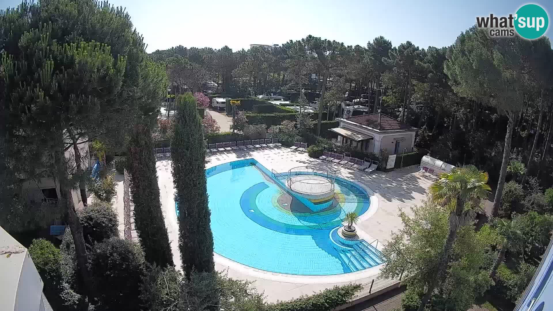 Villaggio Mare Blu bazen UŽIVO web kamera Bibione Pineda – Italija