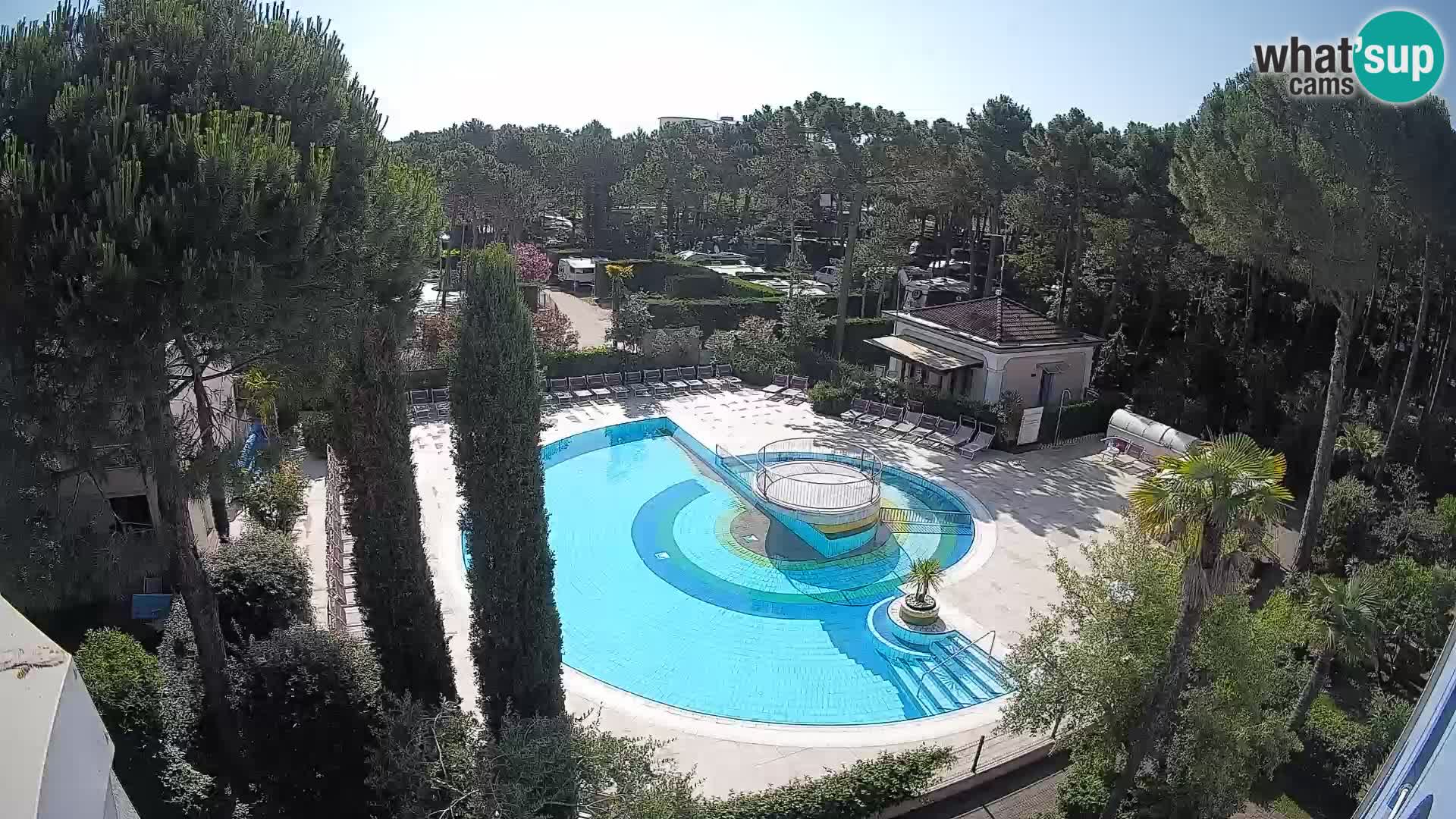 Villaggio Mare Blu bazen UŽIVO web kamera Bibione Pineda – Italija