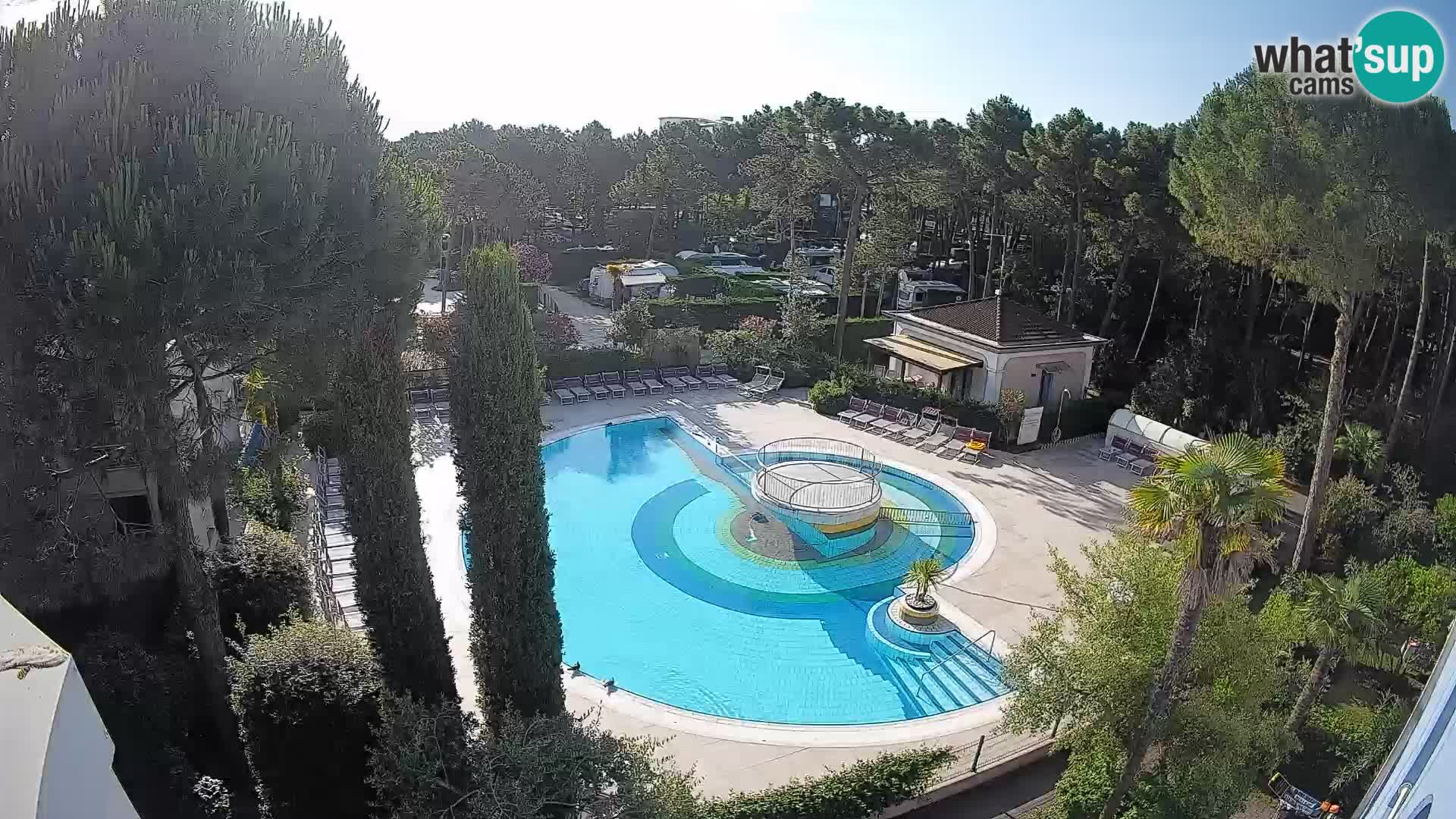 Villaggio Mare Blu bazen UŽIVO web kamera Bibione Pineda – Italija