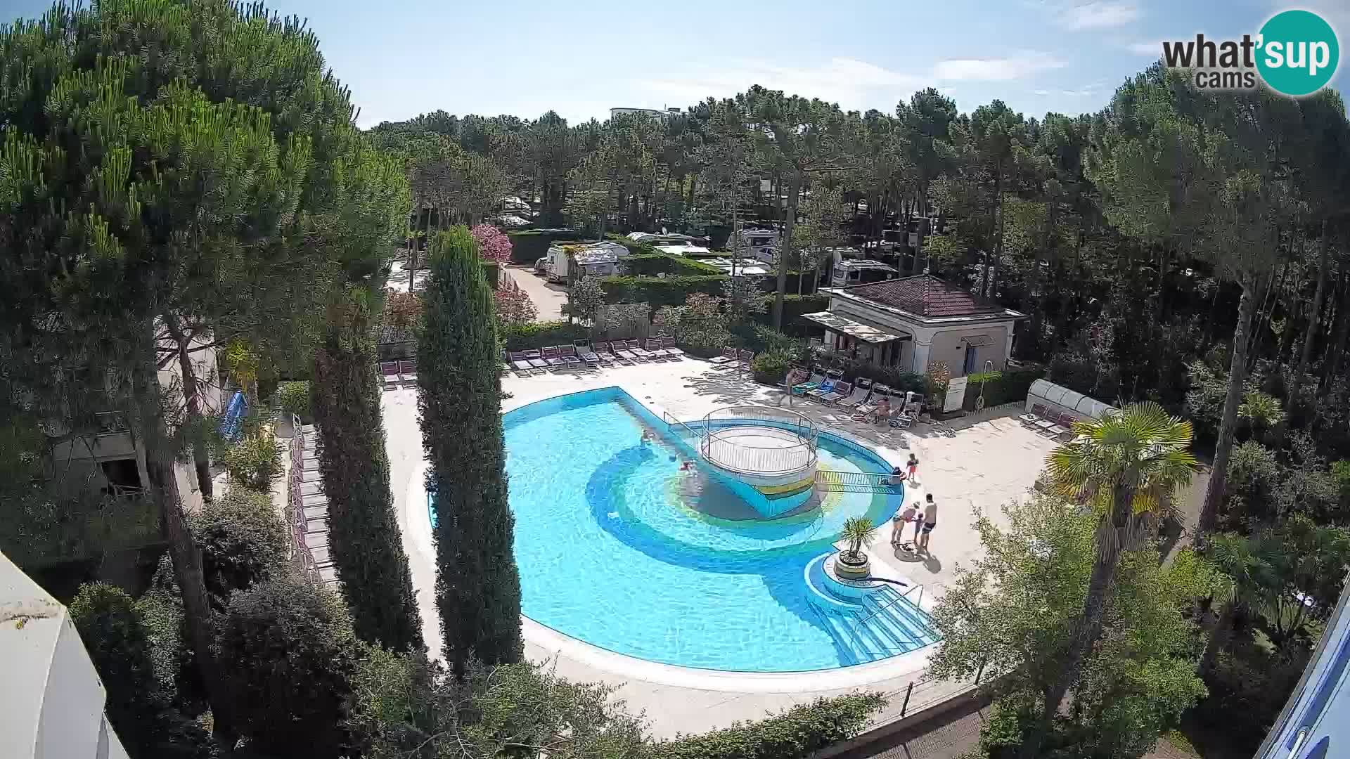 Villaggio Mare Blu bazen UŽIVO web kamera Bibione Pineda – Italija