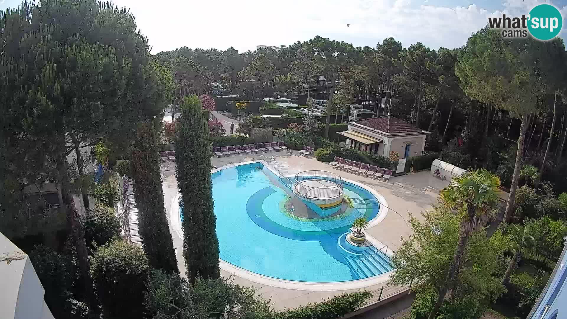 Villaggio Mare Blu bazen UŽIVO web kamera Bibione Pineda – Italija