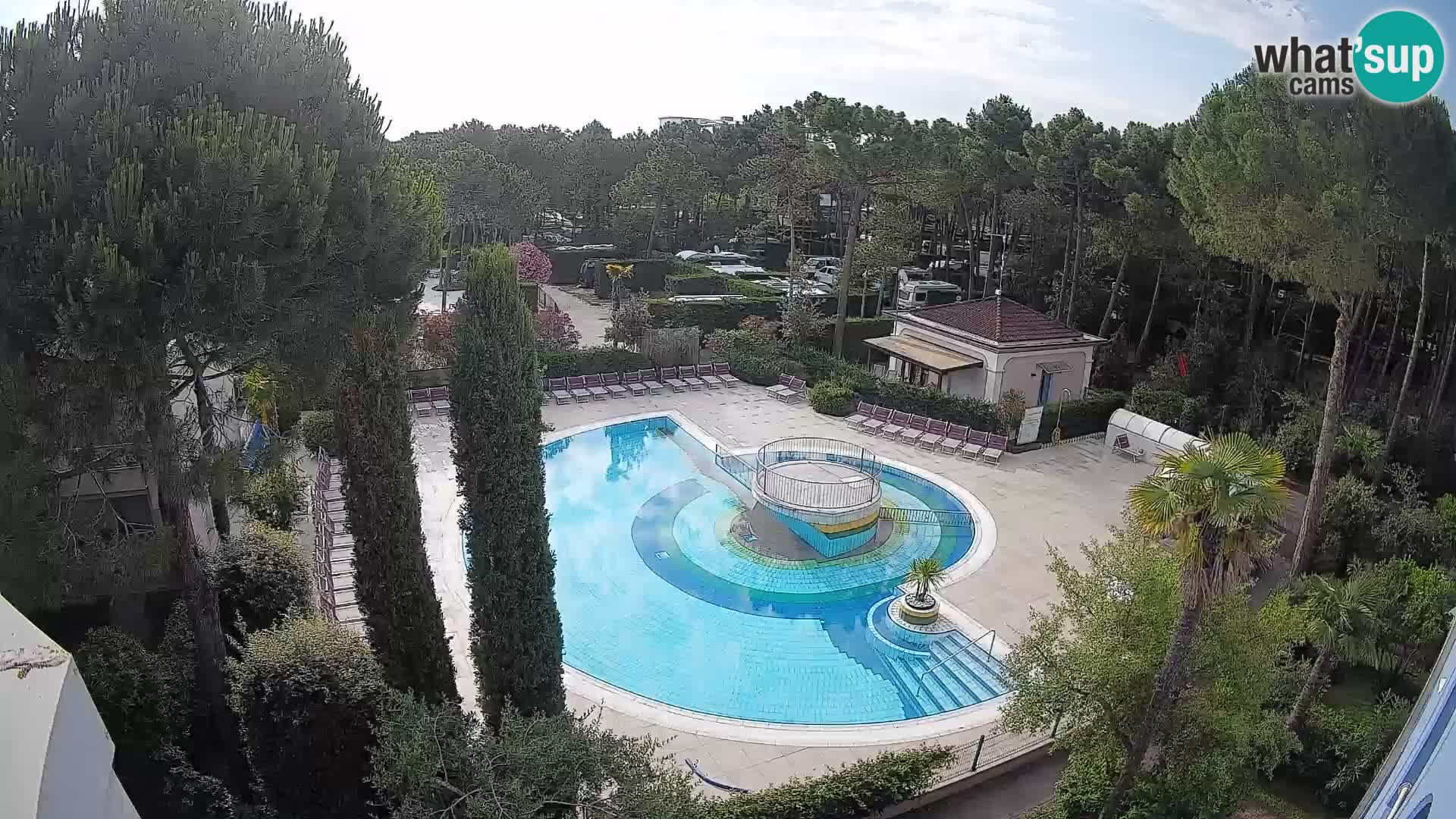 Villaggio Mare Blu bazen UŽIVO web kamera Bibione Pineda – Italija