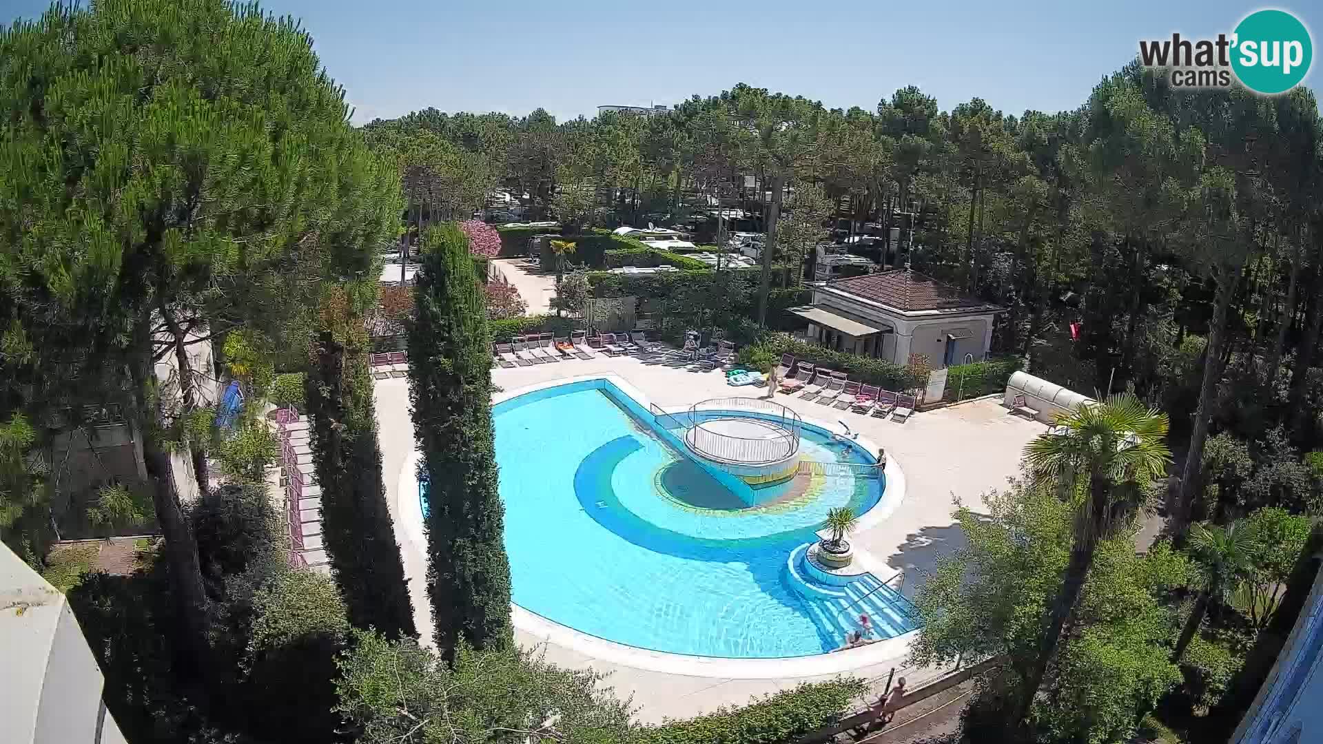 Villaggio Mare Blu bazen UŽIVO web kamera Bibione Pineda – Italija