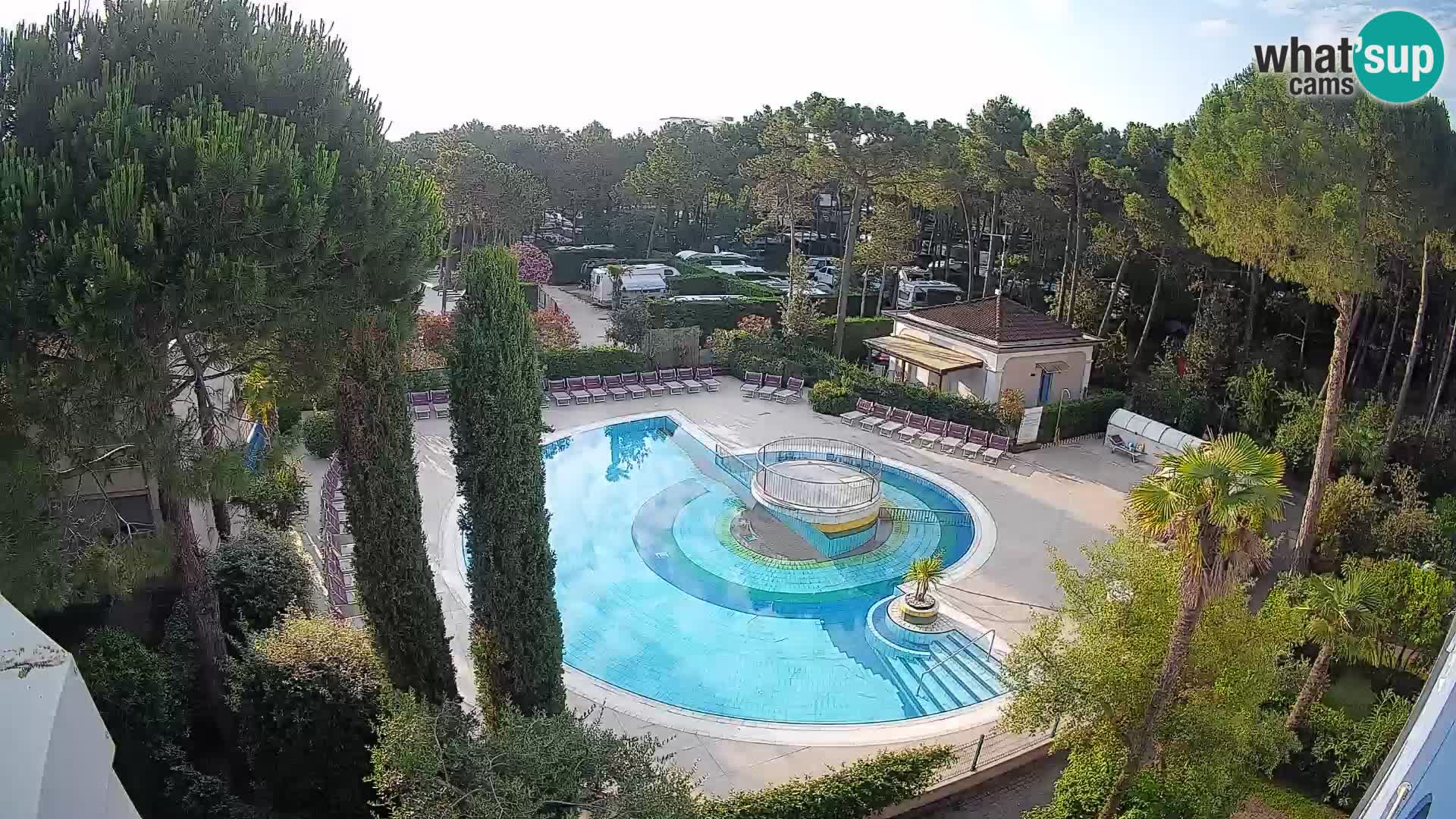 Villaggio Mare Blu bazen UŽIVO web kamera Bibione Pineda – Italija