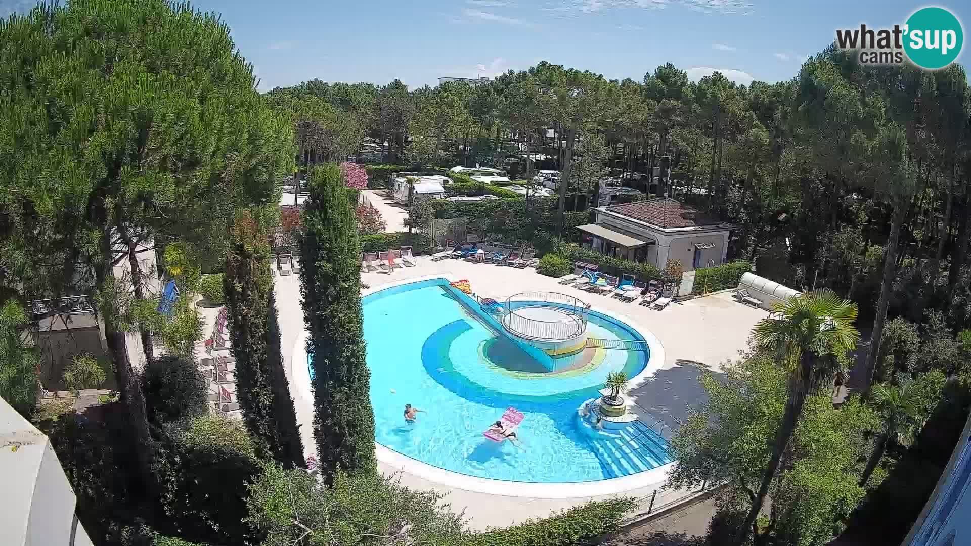 Villaggio Mare Blu bazen Spletna kamera V živo Bibione Pineda – Italija