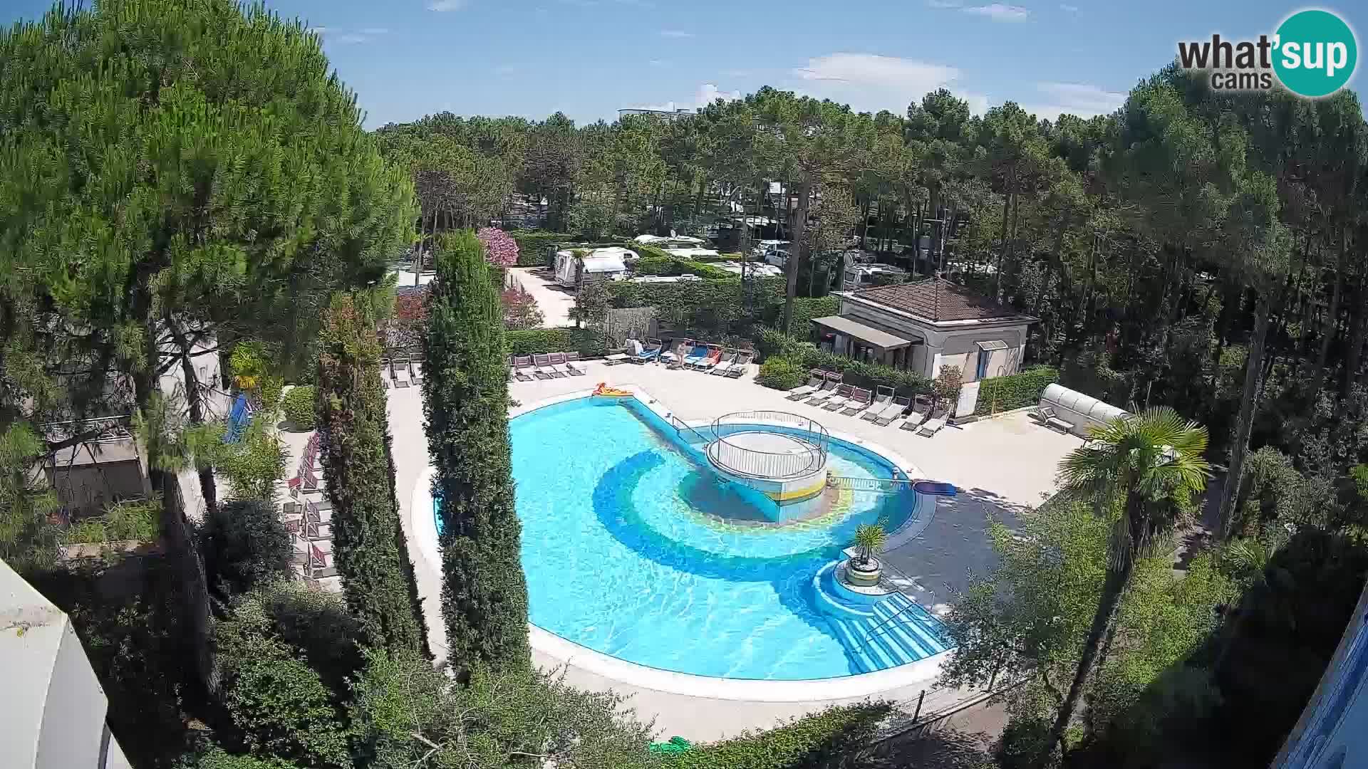Villaggio Mare Blu bazen Spletna kamera V živo Bibione Pineda – Italija