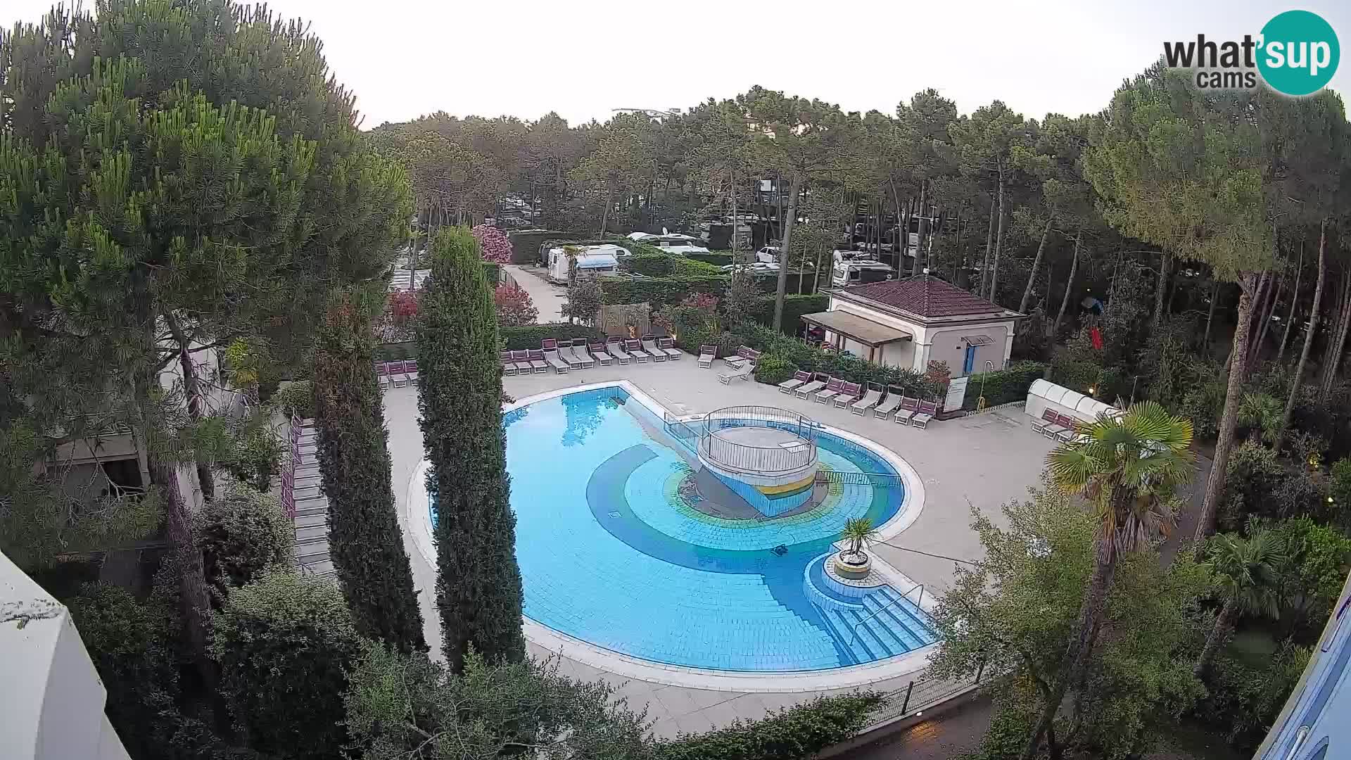 Villaggio Mare Blu bazen Spletna kamera V živo Bibione Pineda – Italija