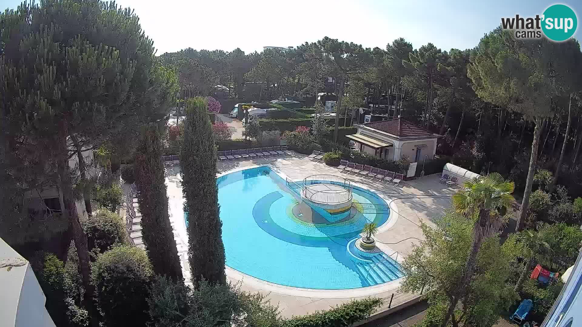 Villaggio Mare Blu bazen UŽIVO web kamera Bibione Pineda – Italija