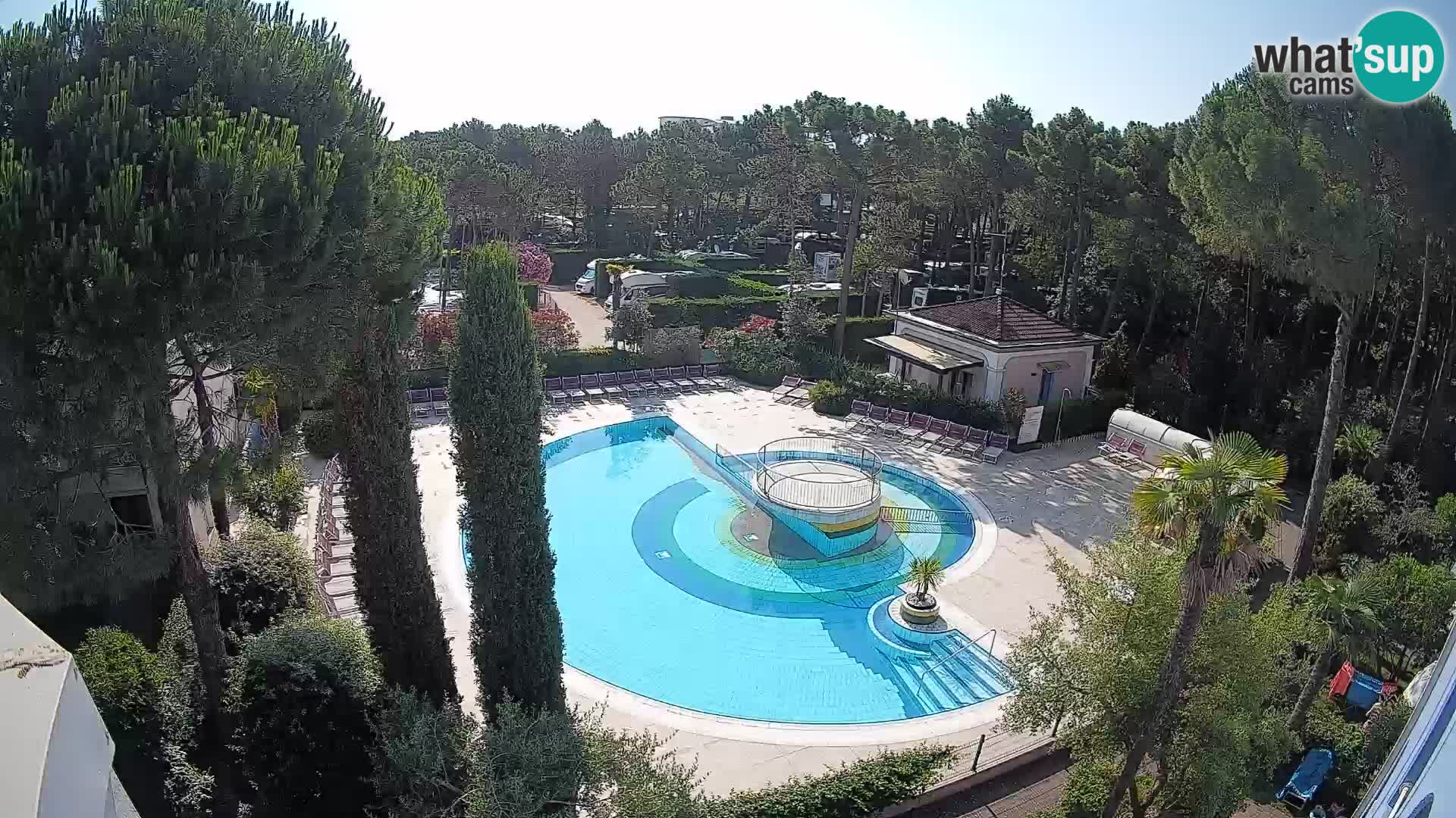 Villaggio Mare Blu bazen UŽIVO web kamera Bibione Pineda – Italija