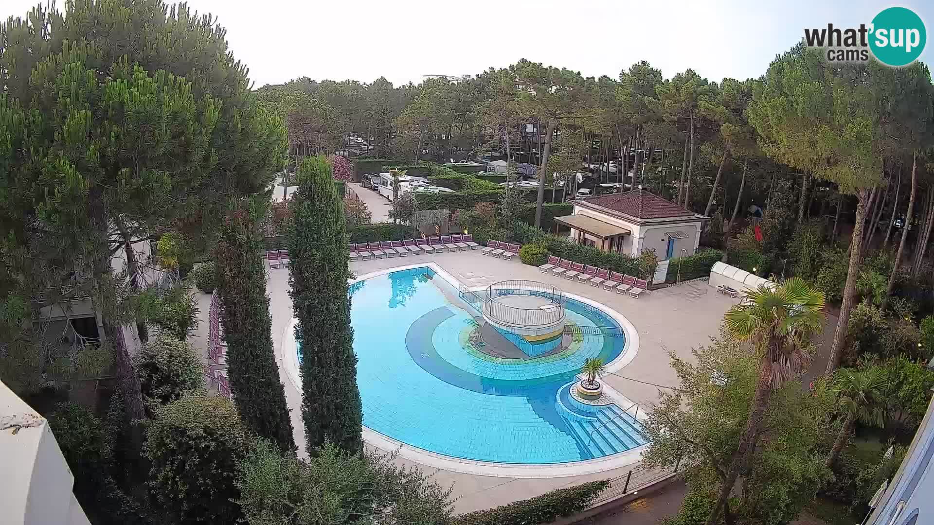 Villaggio Mare Blu bazen UŽIVO web kamera Bibione Pineda – Italija