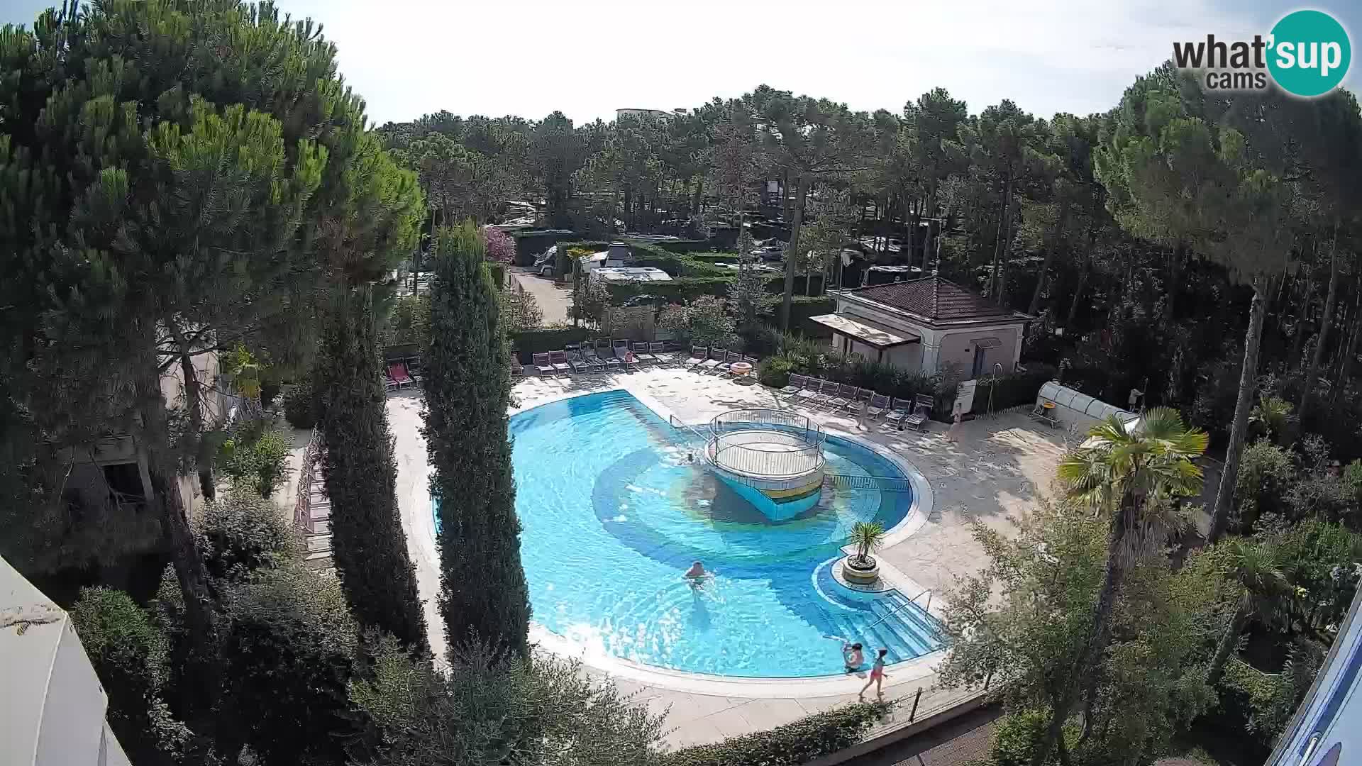 Villaggio Mare Blu bazen Spletna kamera V živo Bibione Pineda – Italija
