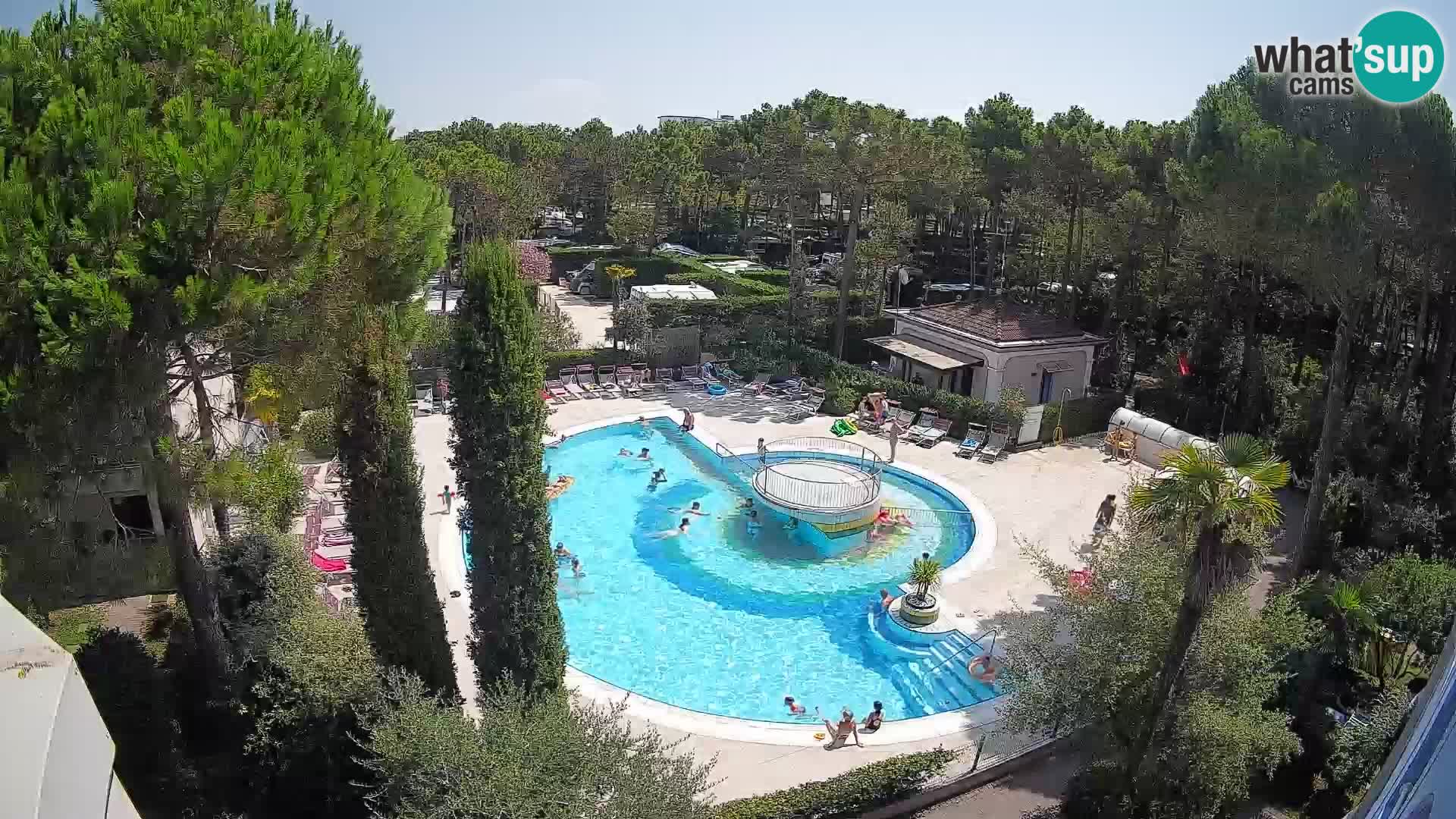 Villaggio Mare Blu bazen UŽIVO web kamera Bibione Pineda – Italija