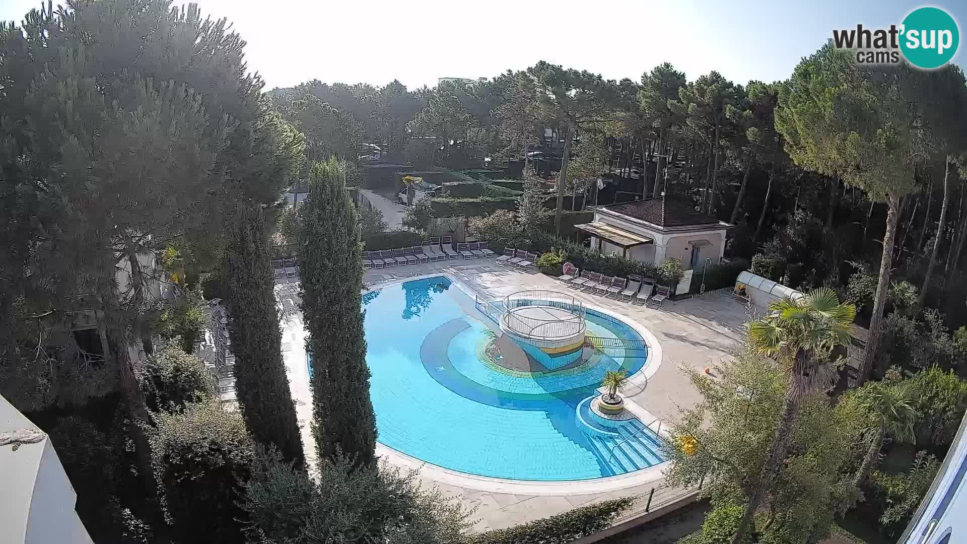 Villaggio Mare Blu bazen UŽIVO web kamera Bibione Pineda – Italija
