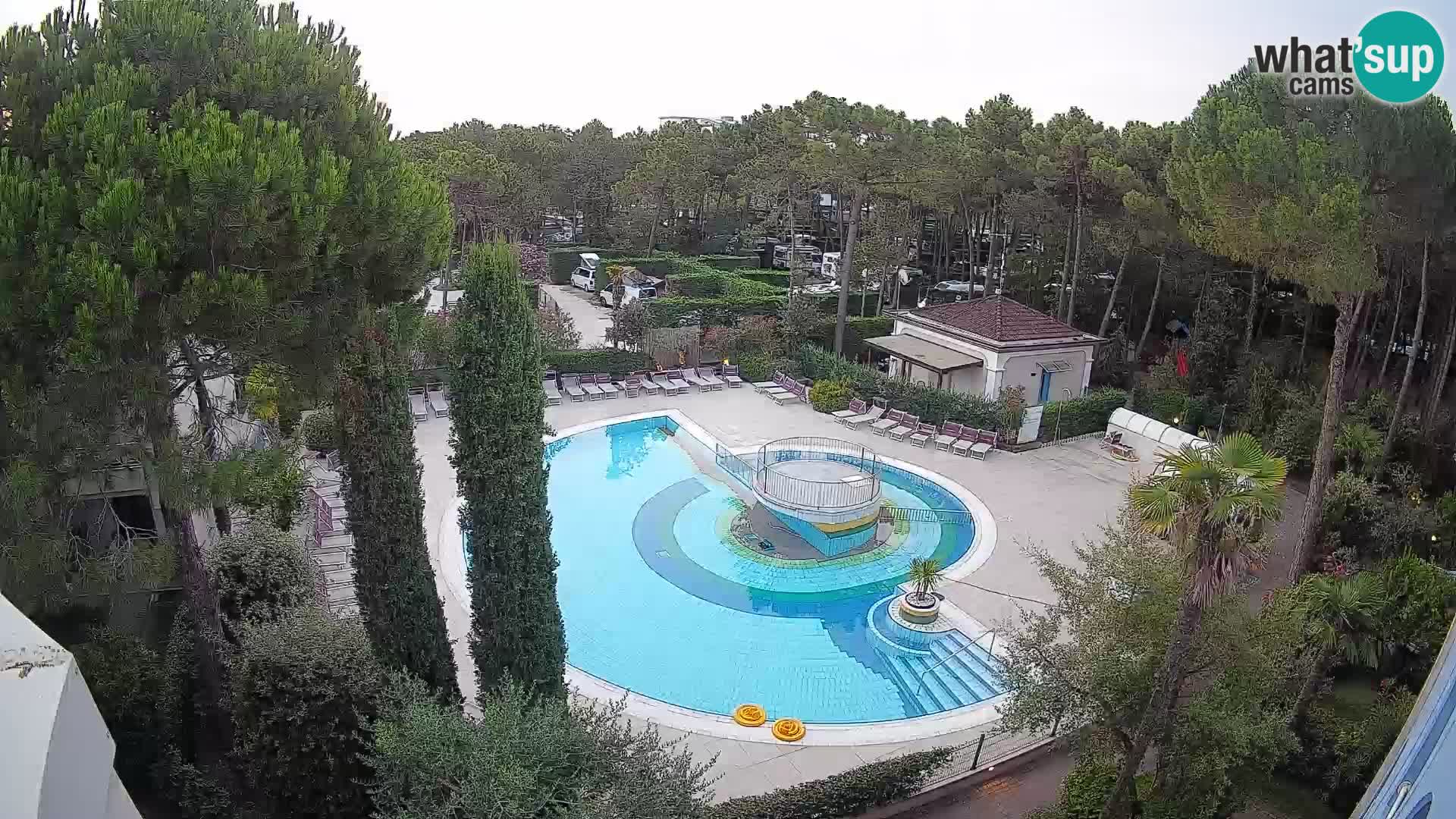 Villaggio Mare Blu bazen UŽIVO web kamera Bibione Pineda – Italija