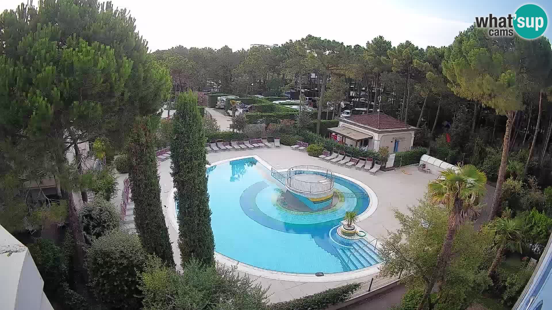Villaggio Mare Blu bazen UŽIVO web kamera Bibione Pineda – Italija