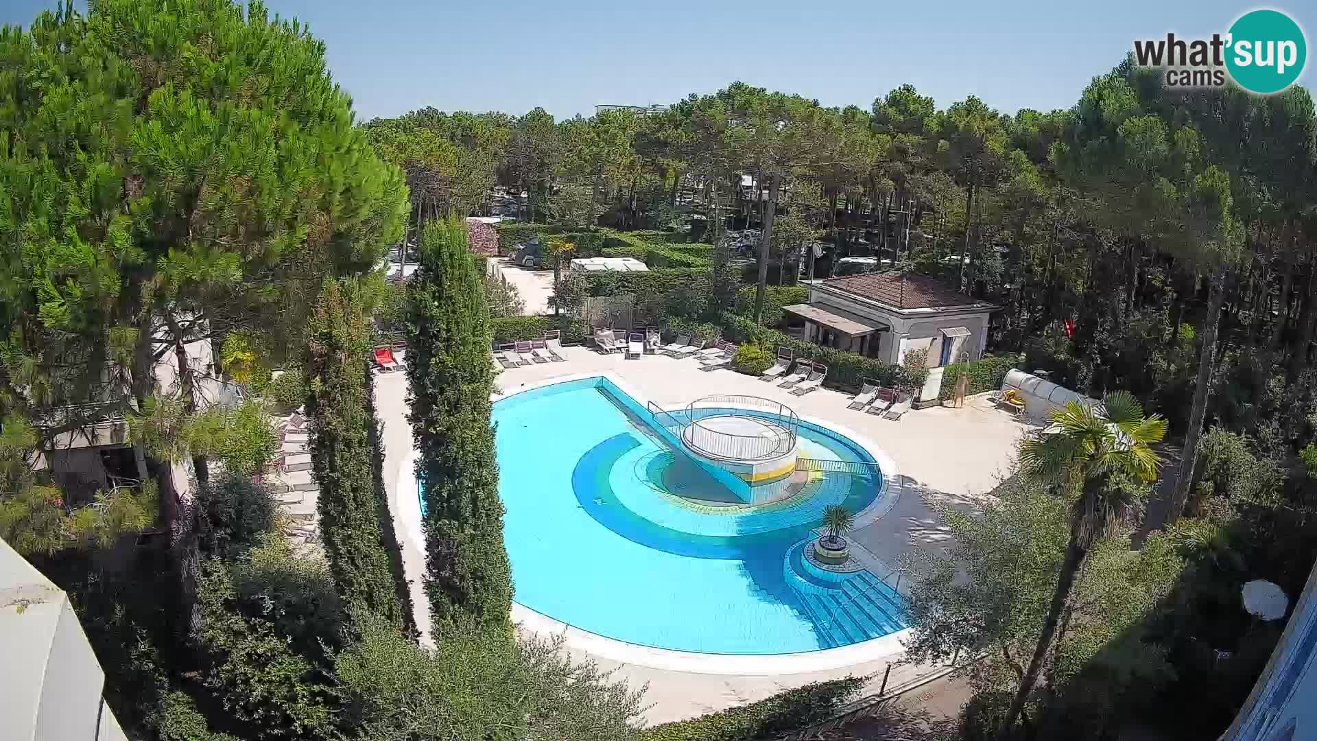 Villaggio Mare Blu bazen UŽIVO web kamera Bibione Pineda – Italija