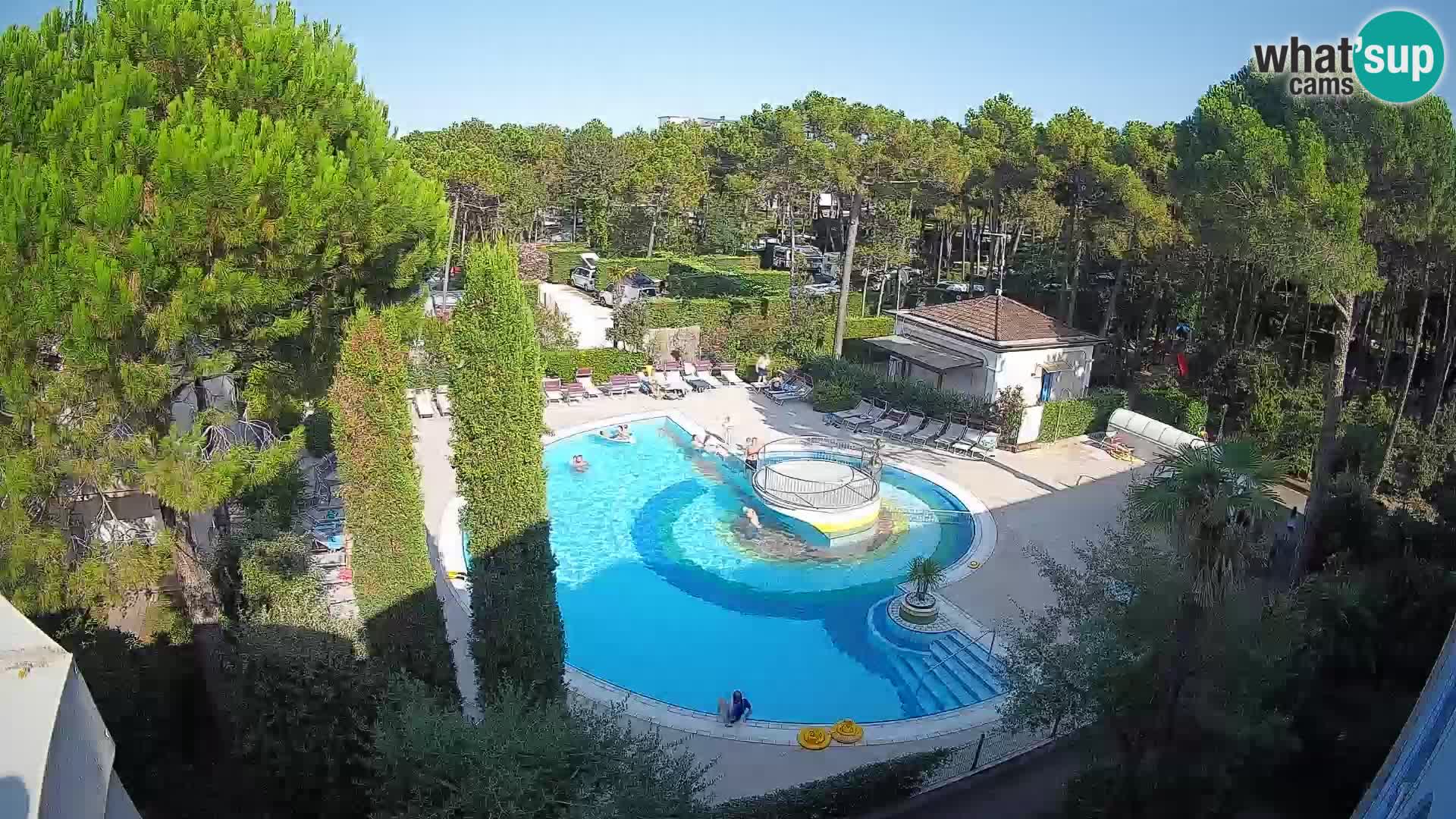 Villaggio Mare Blu bazen Spletna kamera V živo Bibione Pineda – Italija