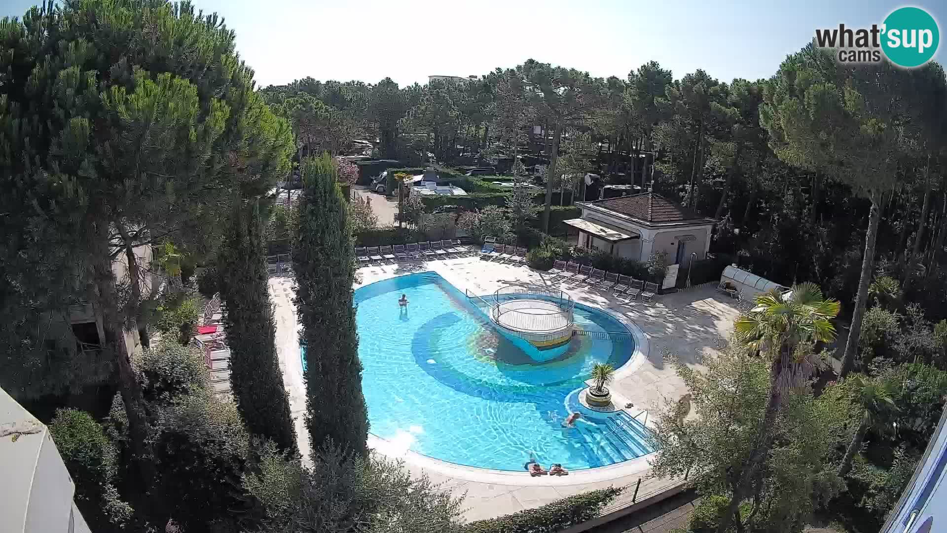 Villaggio Mare Blu bazen UŽIVO web kamera Bibione Pineda – Italija