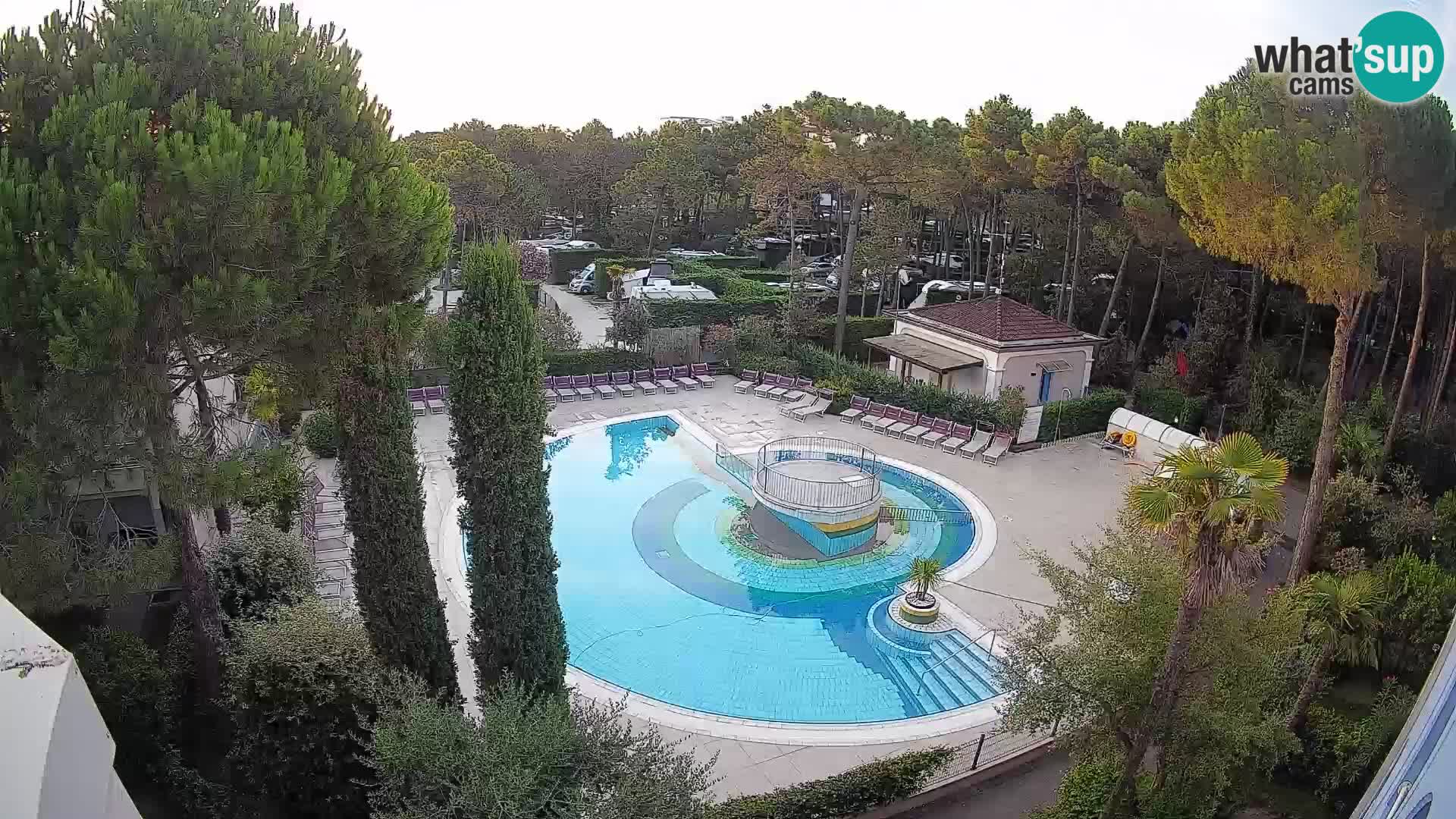 Villaggio Mare Blu bazen UŽIVO web kamera Bibione Pineda – Italija