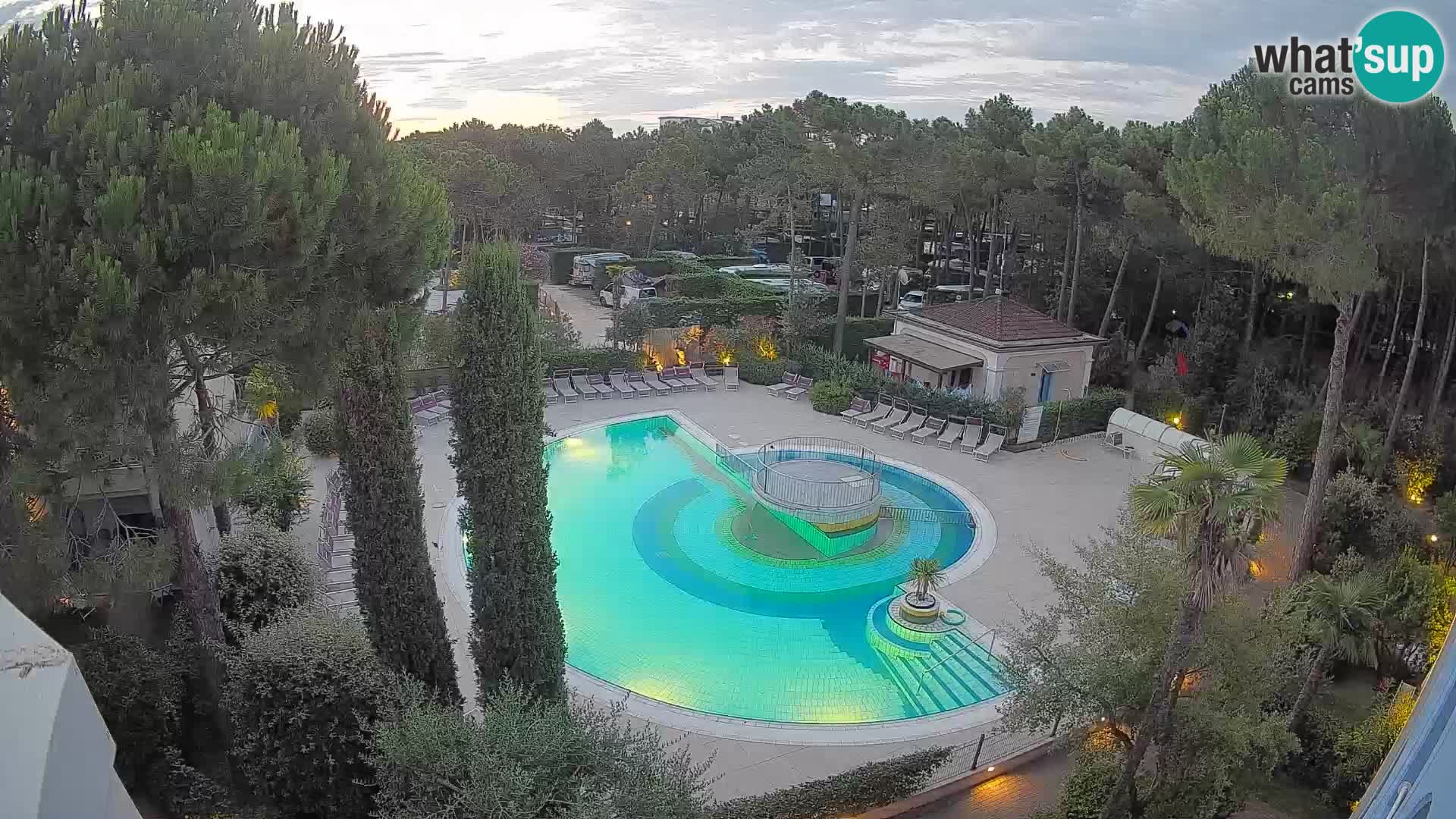 Villaggio Mare Blu bazen UŽIVO web kamera Bibione Pineda – Italija