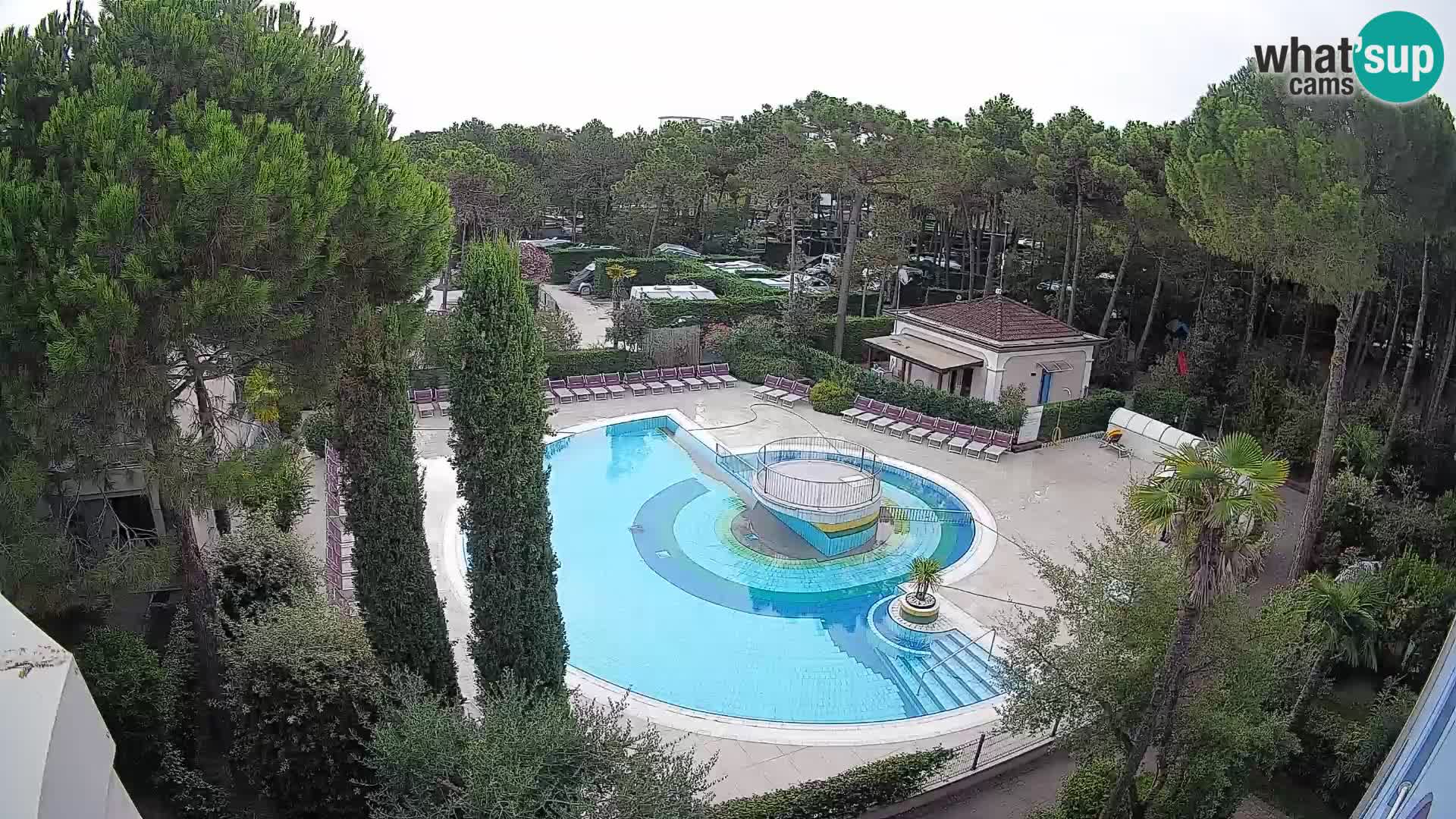 Villaggio Mare Blu bazen UŽIVO web kamera Bibione Pineda – Italija