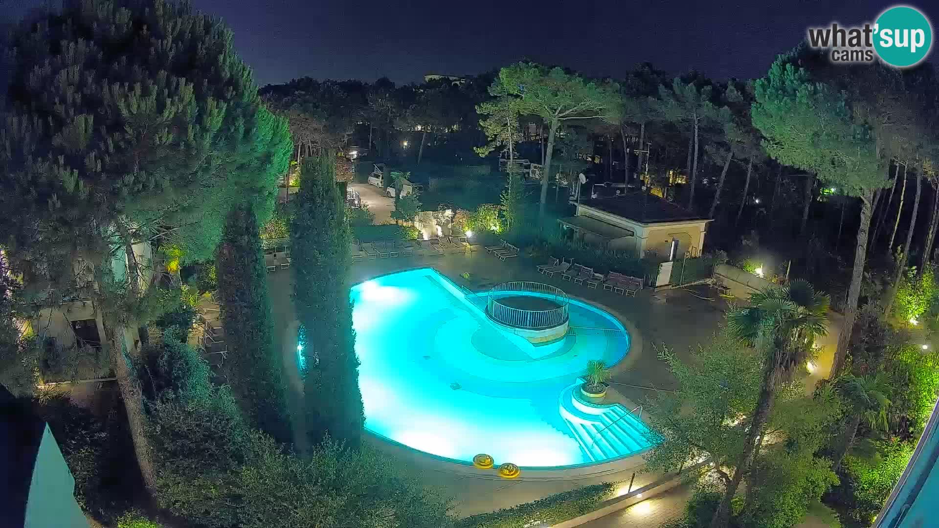Villaggio Mare Blu bazen UŽIVO web kamera Bibione Pineda – Italija