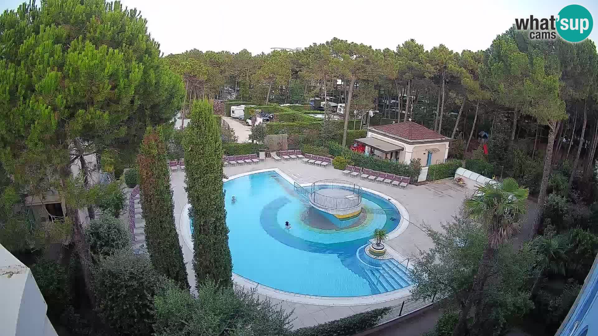 Villaggio Mare Blu bazen UŽIVO web kamera Bibione Pineda – Italija