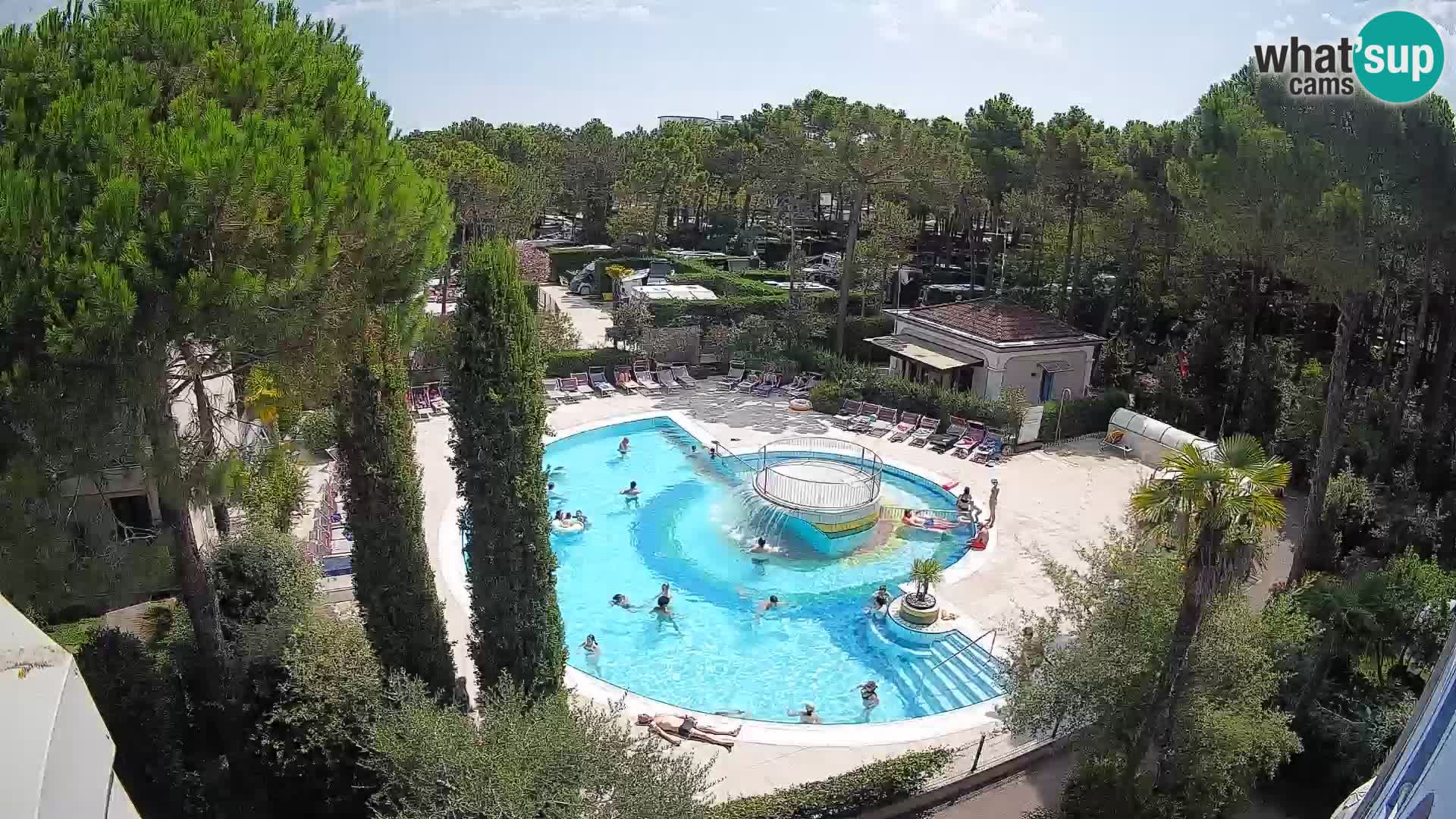 Villaggio Mare Blu bazen Spletna kamera V živo Bibione Pineda – Italija