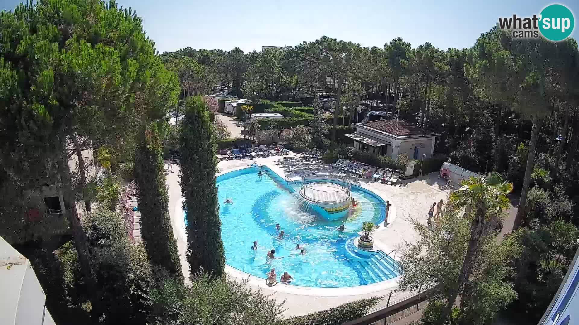 Villaggio Mare Blu bazen Spletna kamera V živo Bibione Pineda – Italija
