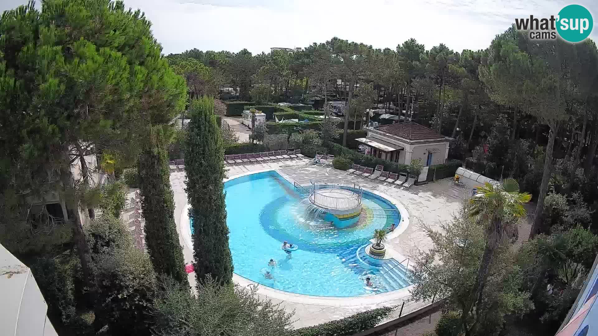 Villaggio Mare Blu bazen UŽIVO web kamera Bibione Pineda – Italija