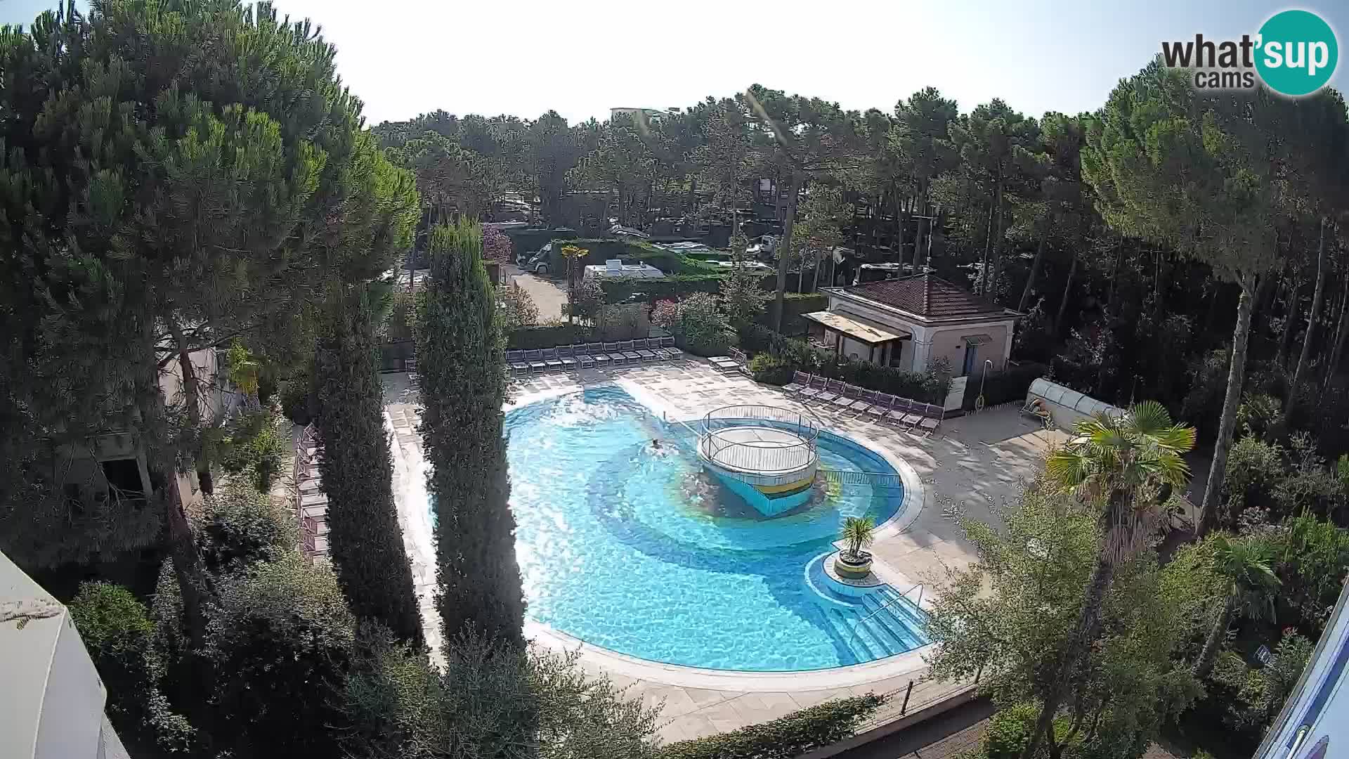 Villaggio Mare Blu bazen UŽIVO web kamera Bibione Pineda – Italija