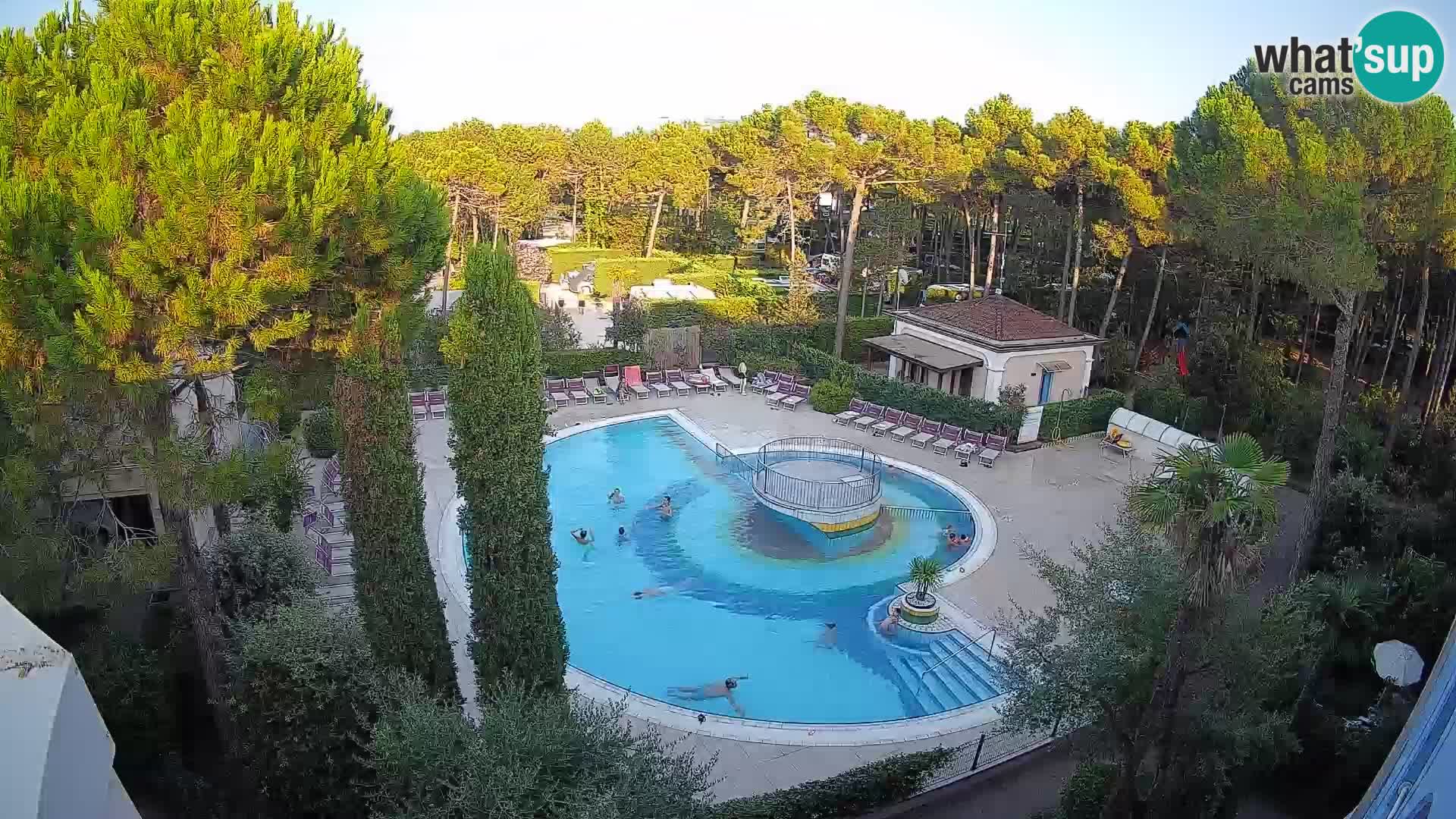 Villaggio Mare Blu bazen UŽIVO web kamera Bibione Pineda – Italija
