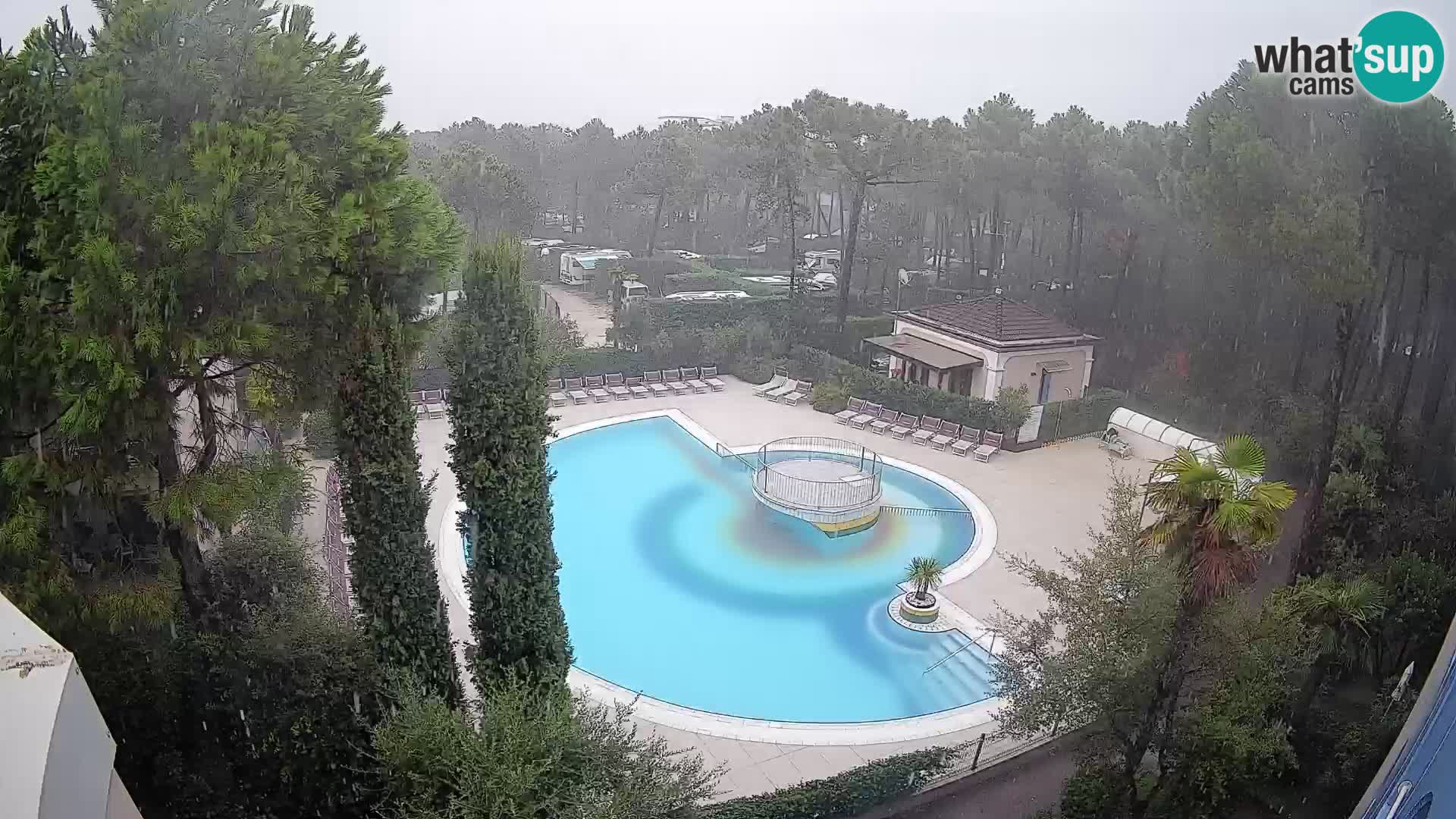 Villaggio Mare Blu bazen UŽIVO web kamera Bibione Pineda – Italija