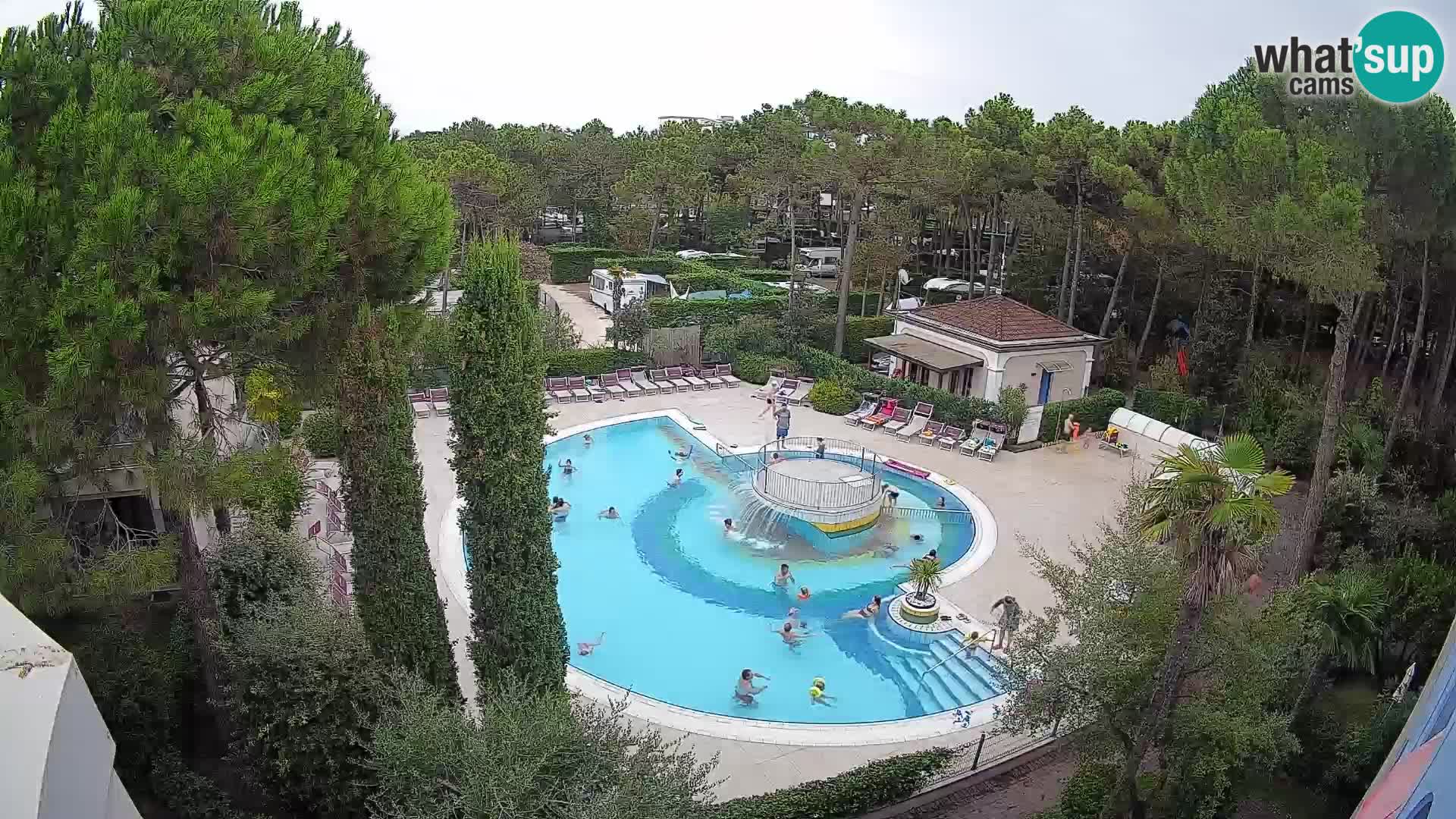 Villaggio Mare Blu bazen UŽIVO web kamera Bibione Pineda – Italija