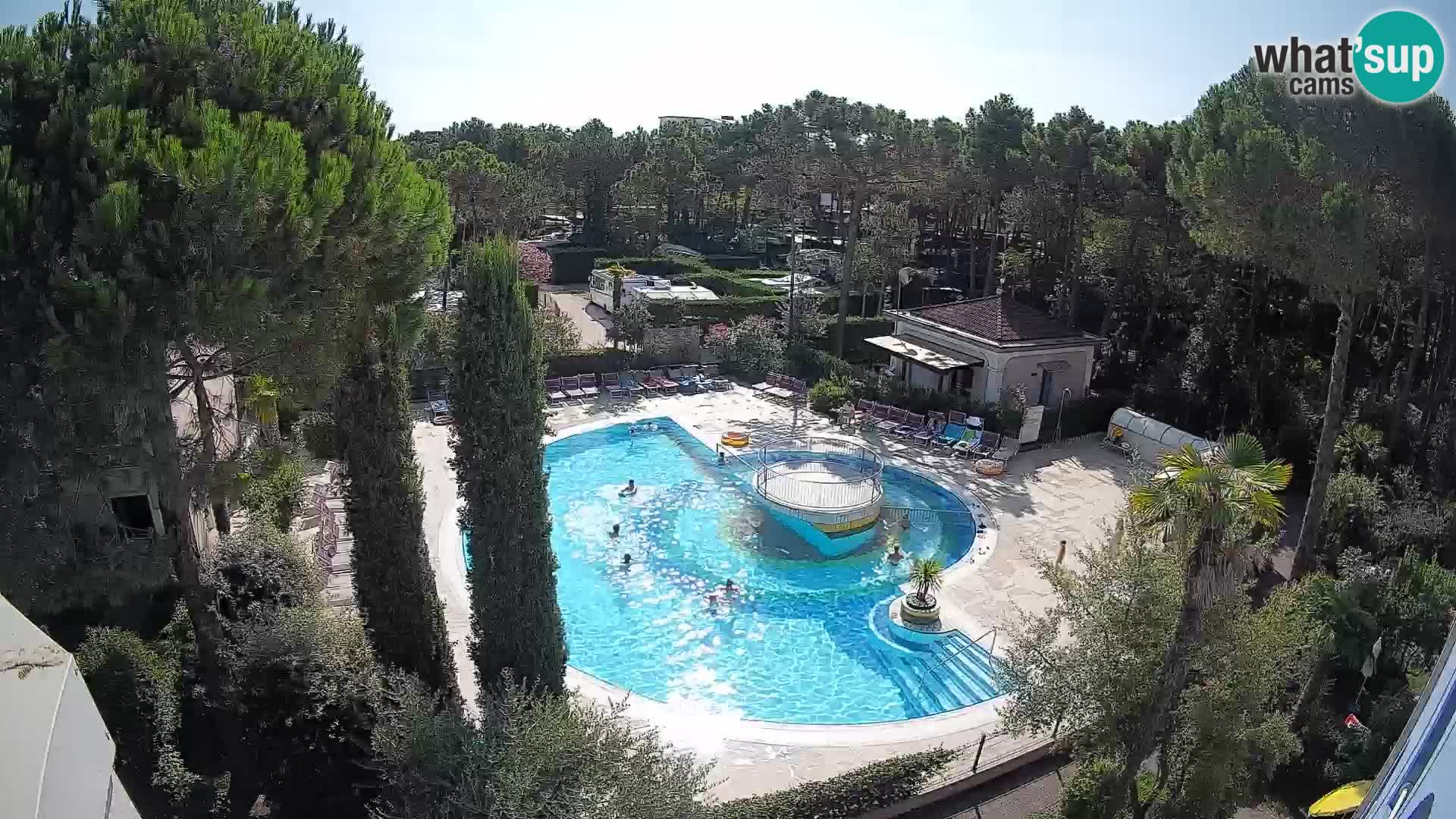 Villaggio Mare Blu bazen UŽIVO web kamera Bibione Pineda – Italija